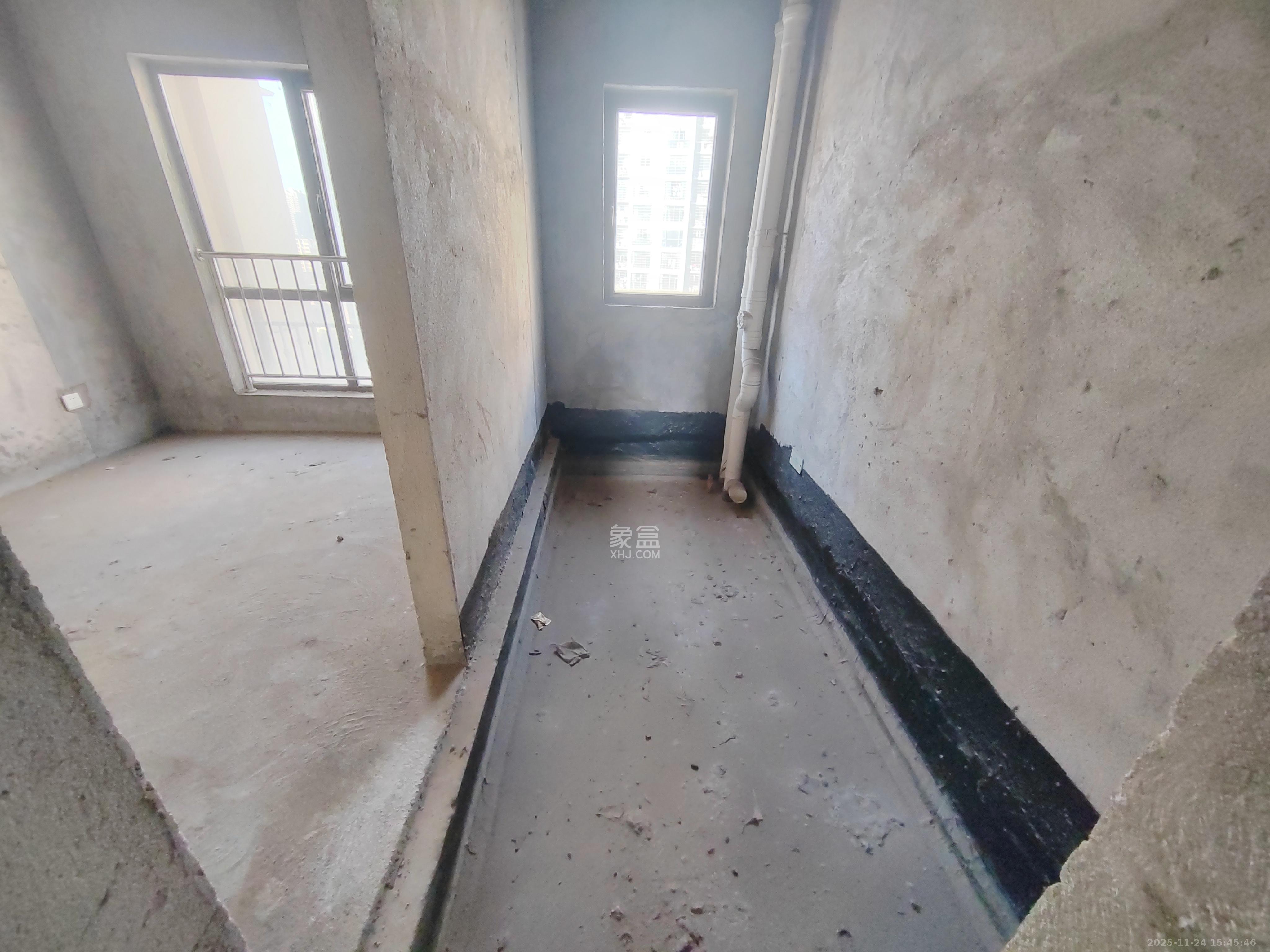 金侨城 4室2厅2卫 45.8万 金侨城 4室2厅2卫 45.8万客厅