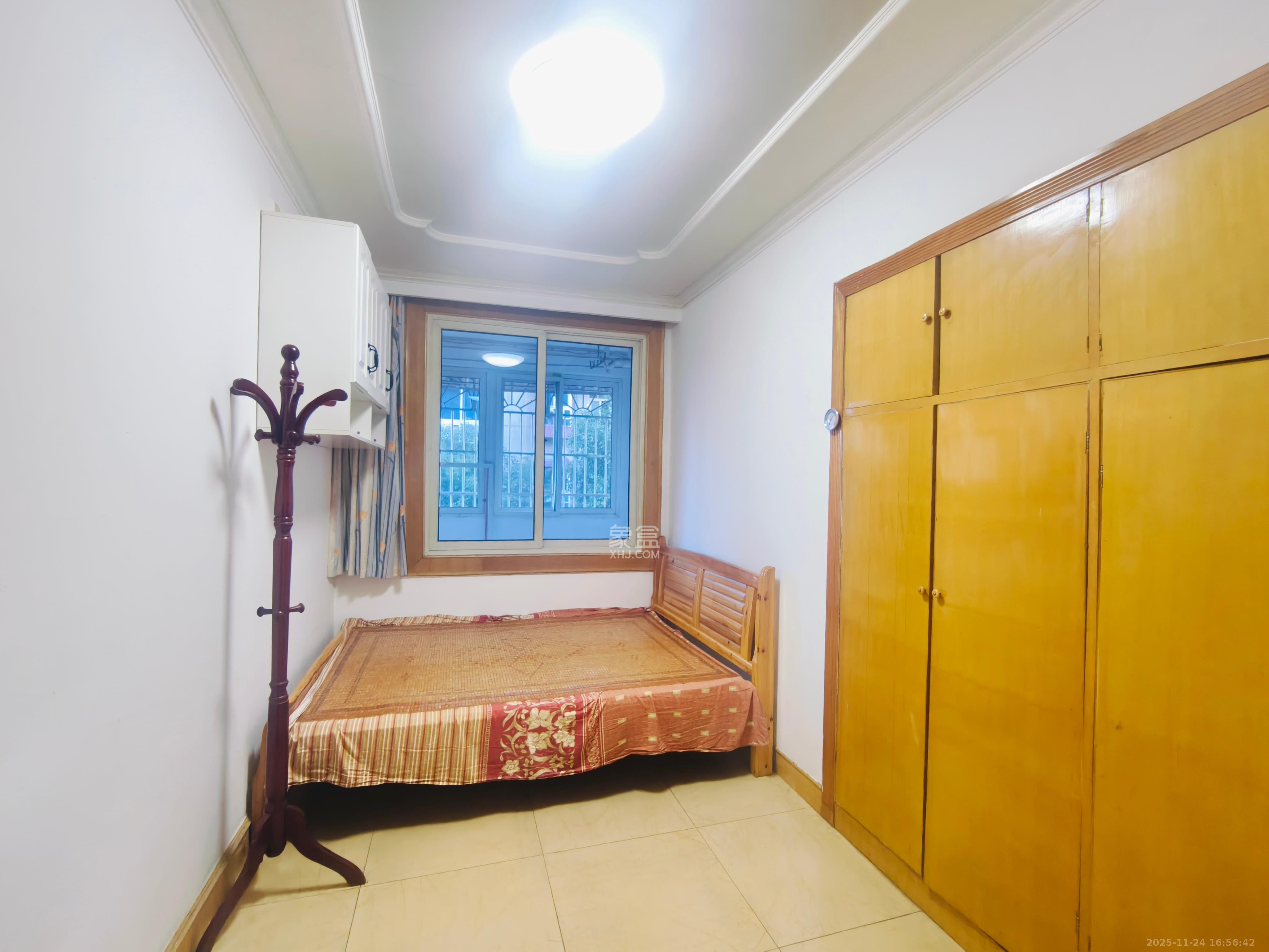 德雅精品公寓  3室2厅1卫    2500.0元/月室内图