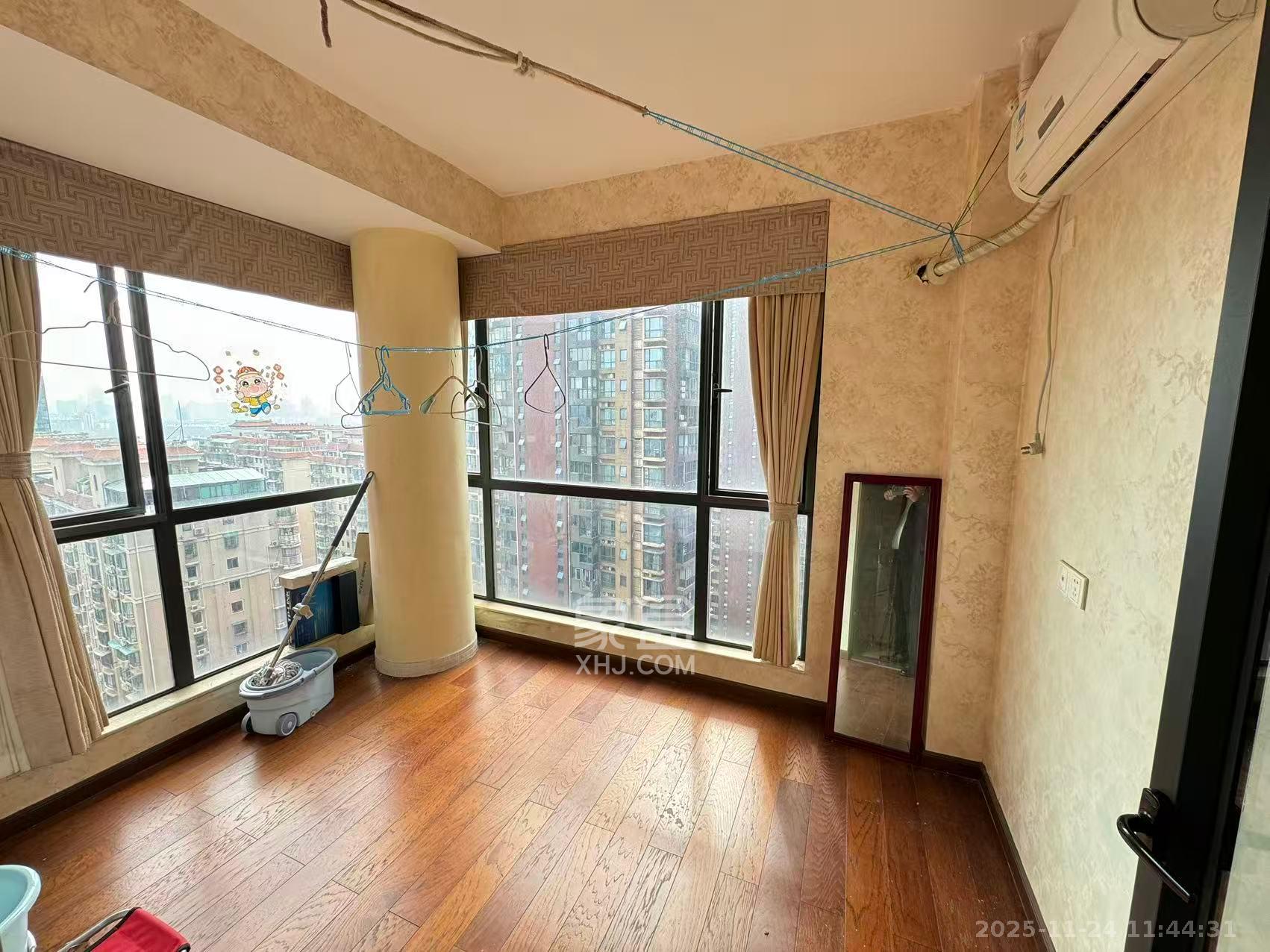 公园9号  3室2厅1卫    3400.0元/月室内图