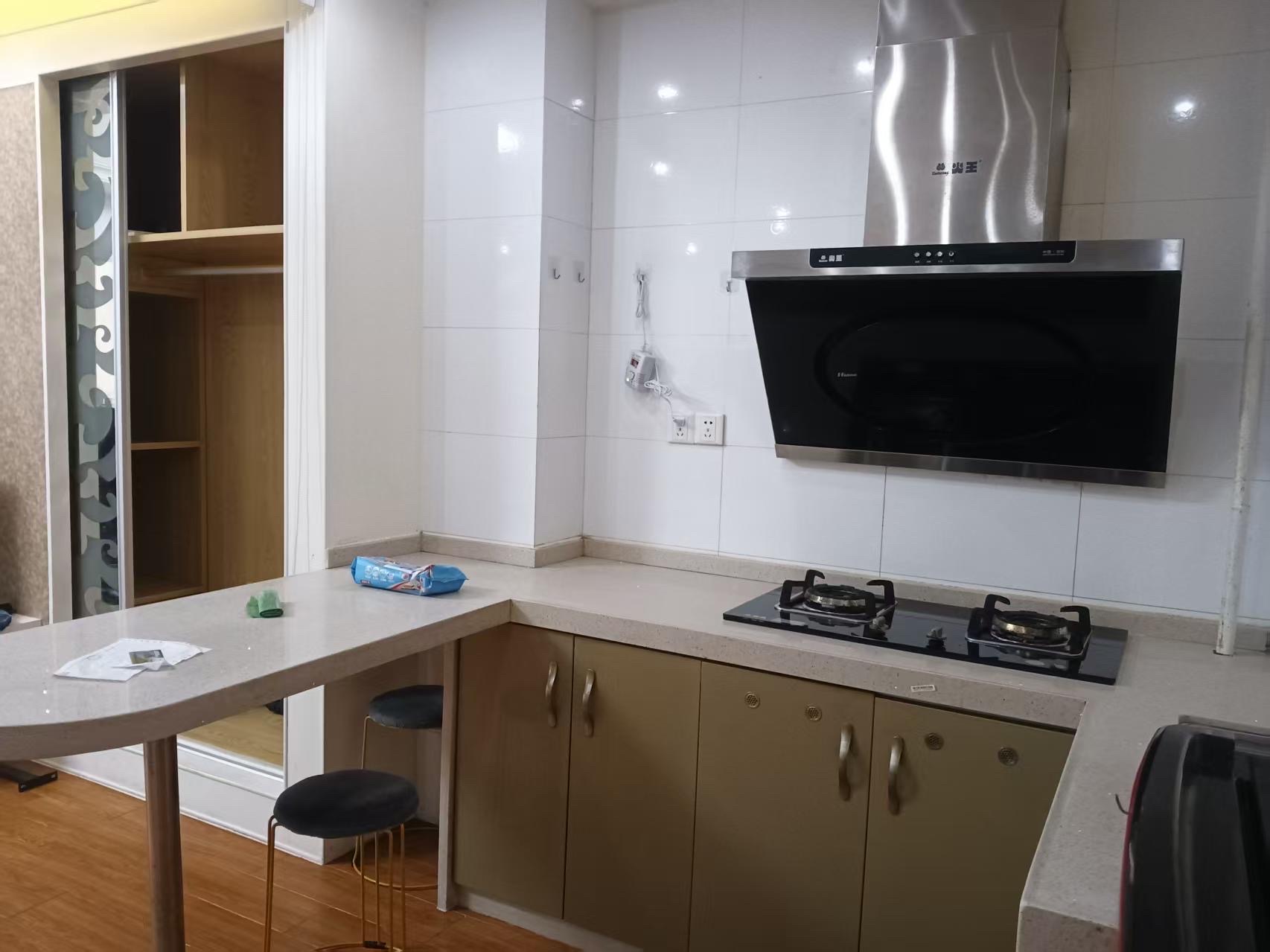 江畔人家 1室1厅1卫 2100.0元/月 江畔人家 1室1厅1卫 2100.0元/月室内图