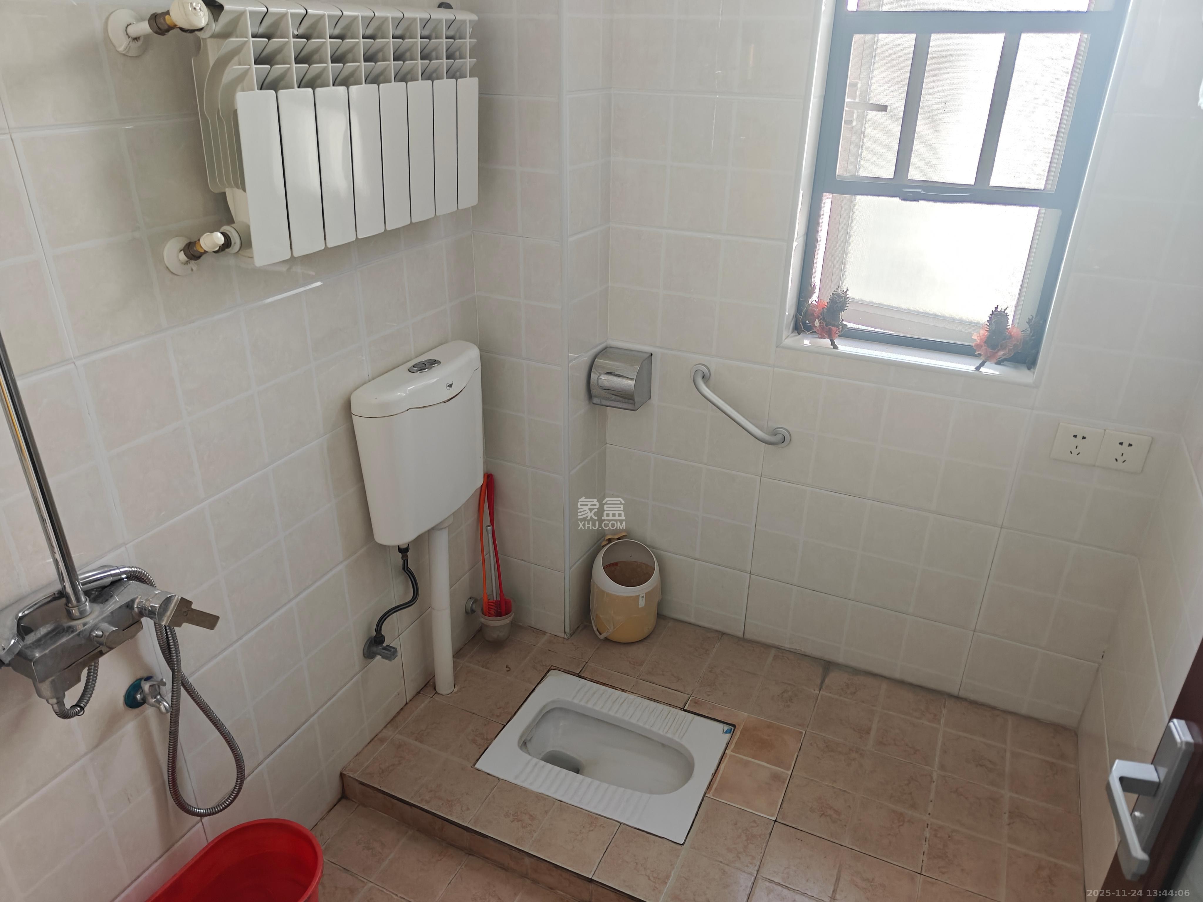 新城新世界一二三期  4室2厅2卫    2800.0元/月室内图