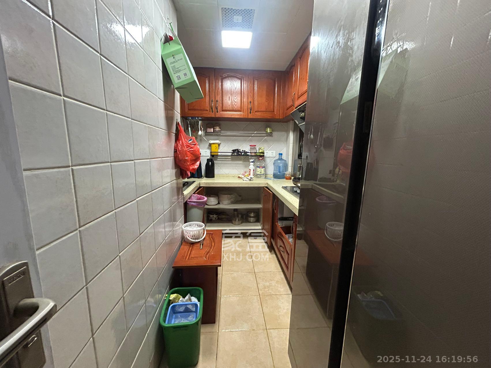 世茂铂翠湾一期 1室2厅1卫 2800.0元/月 世茂铂翠湾一期 1室2厅1卫 2800.0元/月室内图