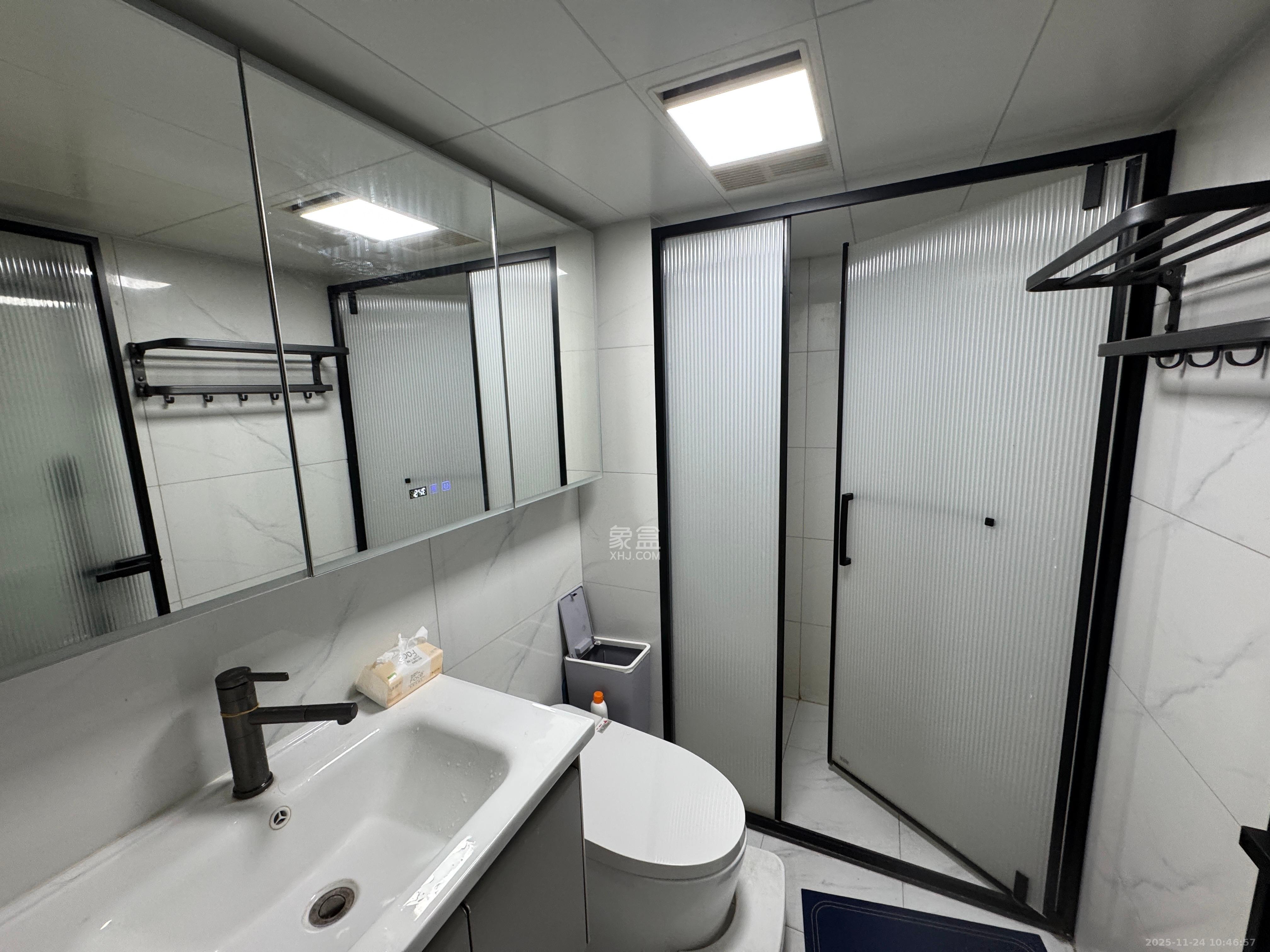 卓越中寰  2室1厅1卫    2500.0元/月室内图