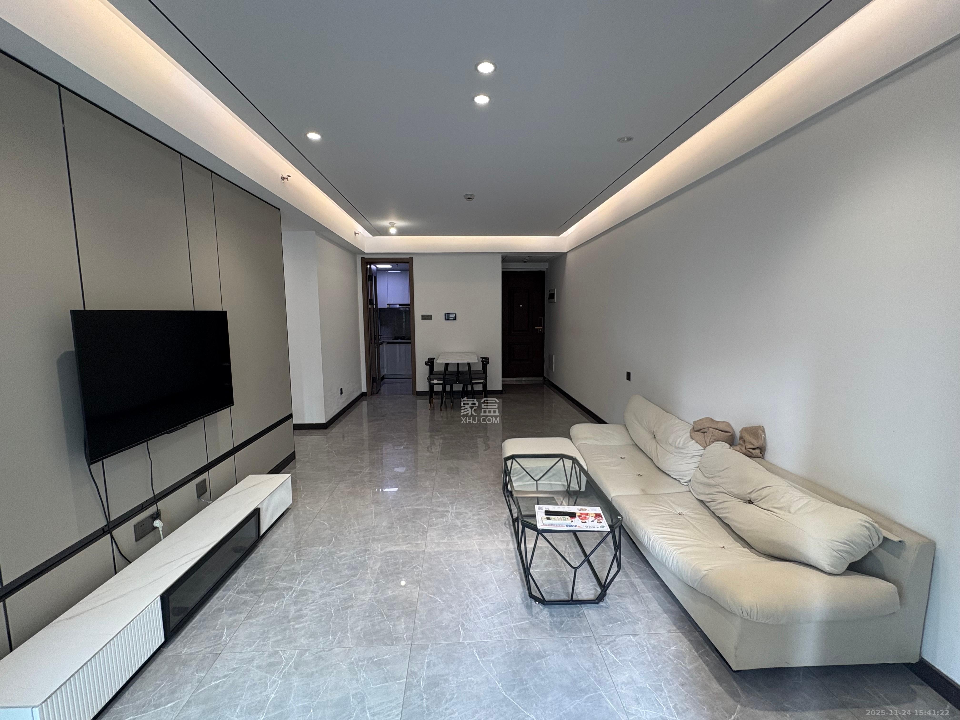 卓越中寰  3室2厅2卫    4500.0元/月