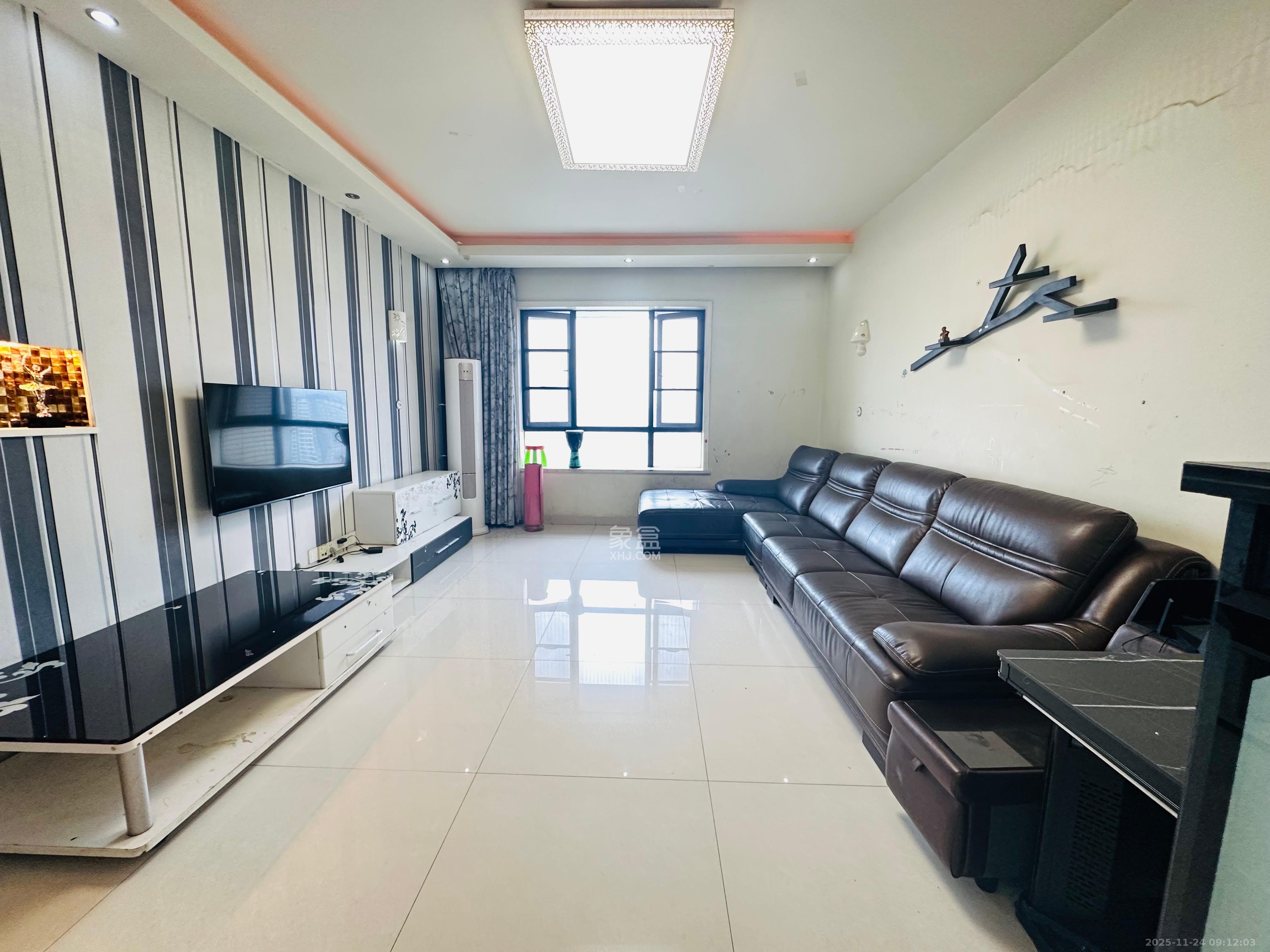 尚东紫郡  3室1厅1卫    2500.0元/月室内图1