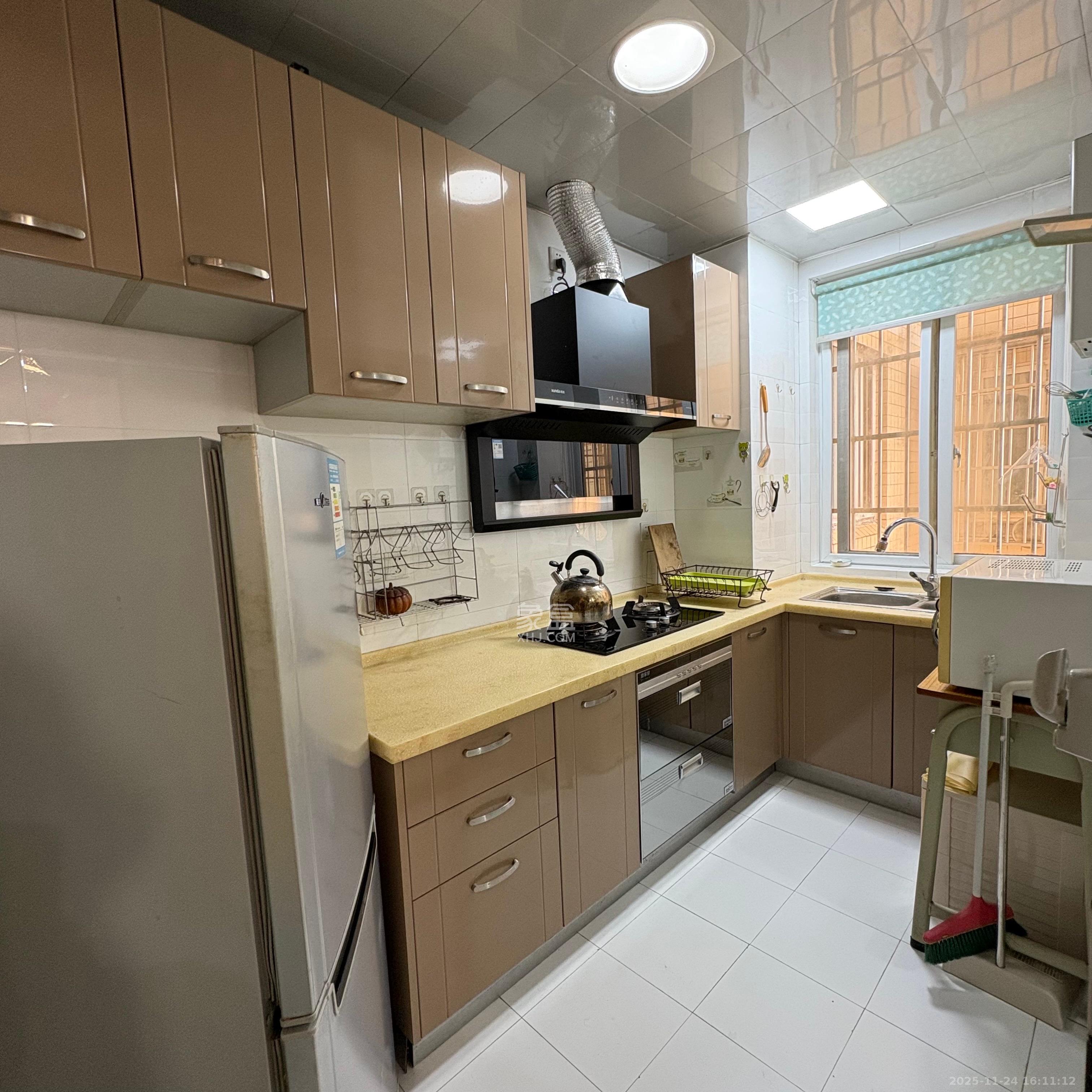 圣力华苑 1室1厅1卫 1100.0元/月 圣力华苑 1室1厅1卫 1100.0元/月室内图