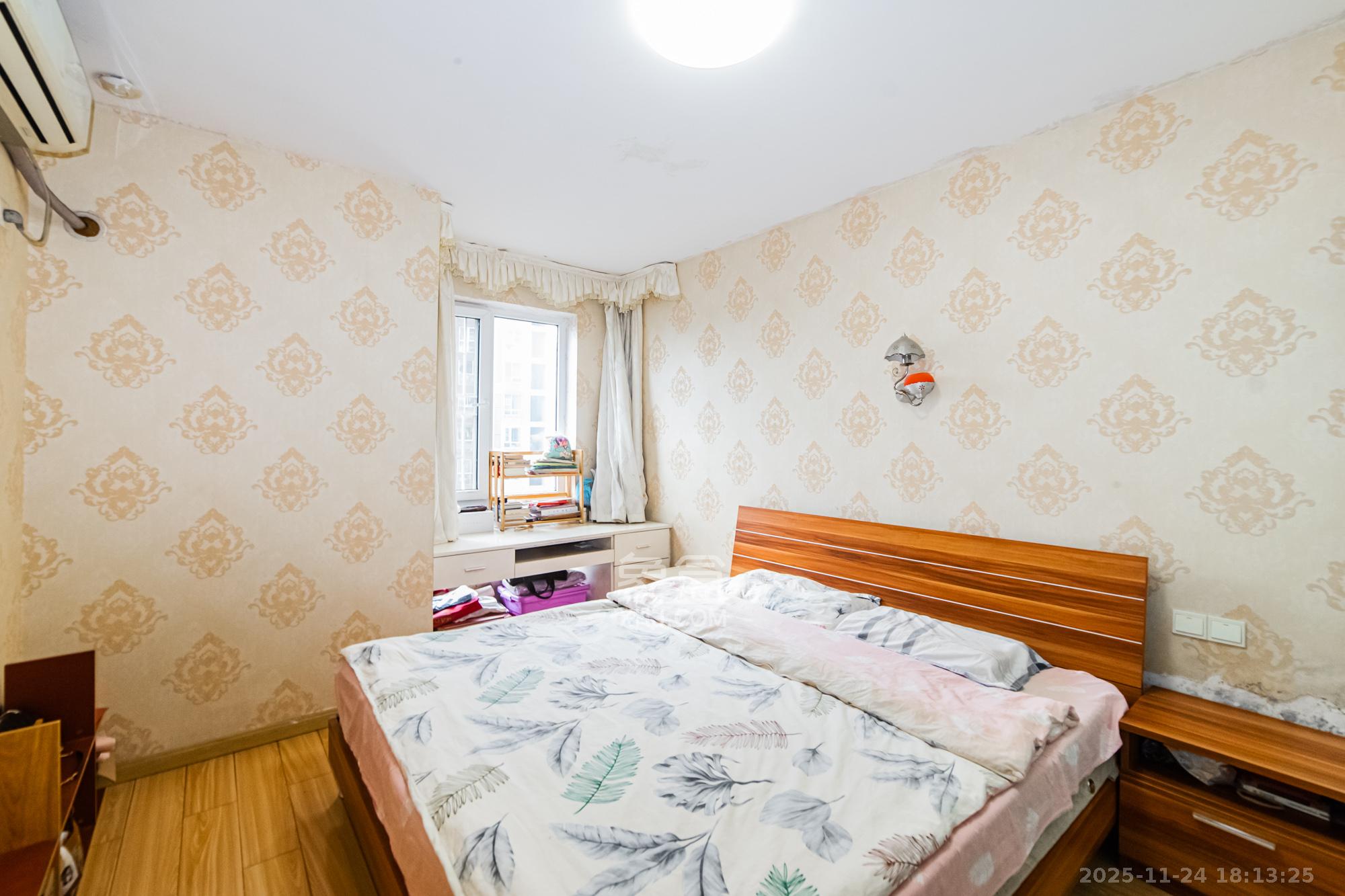 万国城(当代满庭春MOMA)二期 2室2厅1卫 62.8万 万国城(当代满庭春MOMA)二期 2室2厅1卫 62.8万卧室