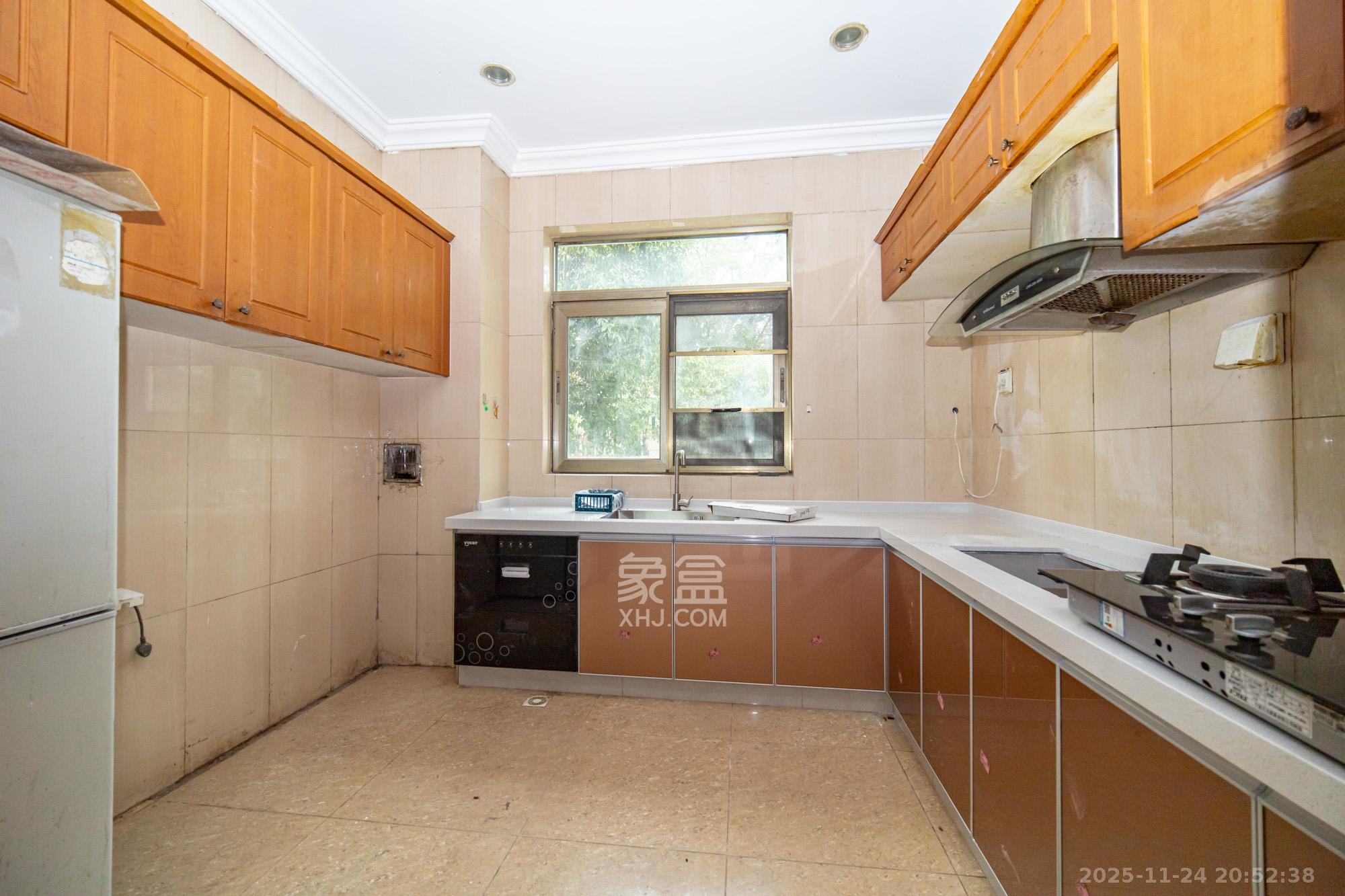 碧桂园威尼斯城  6室4厅4卫    1780.0万厨房