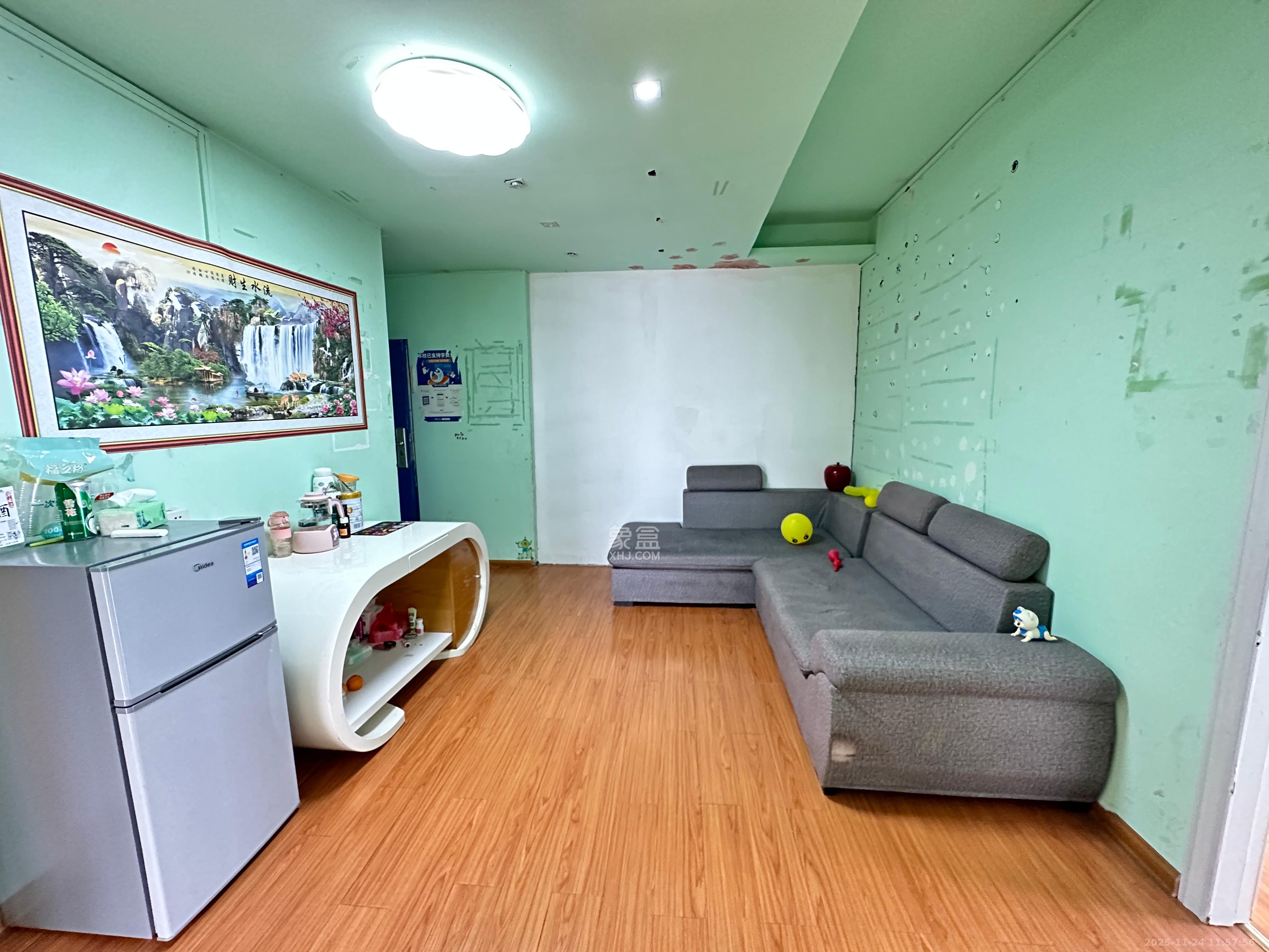 左岸右岸  3室2厅2卫    2200.0元/月