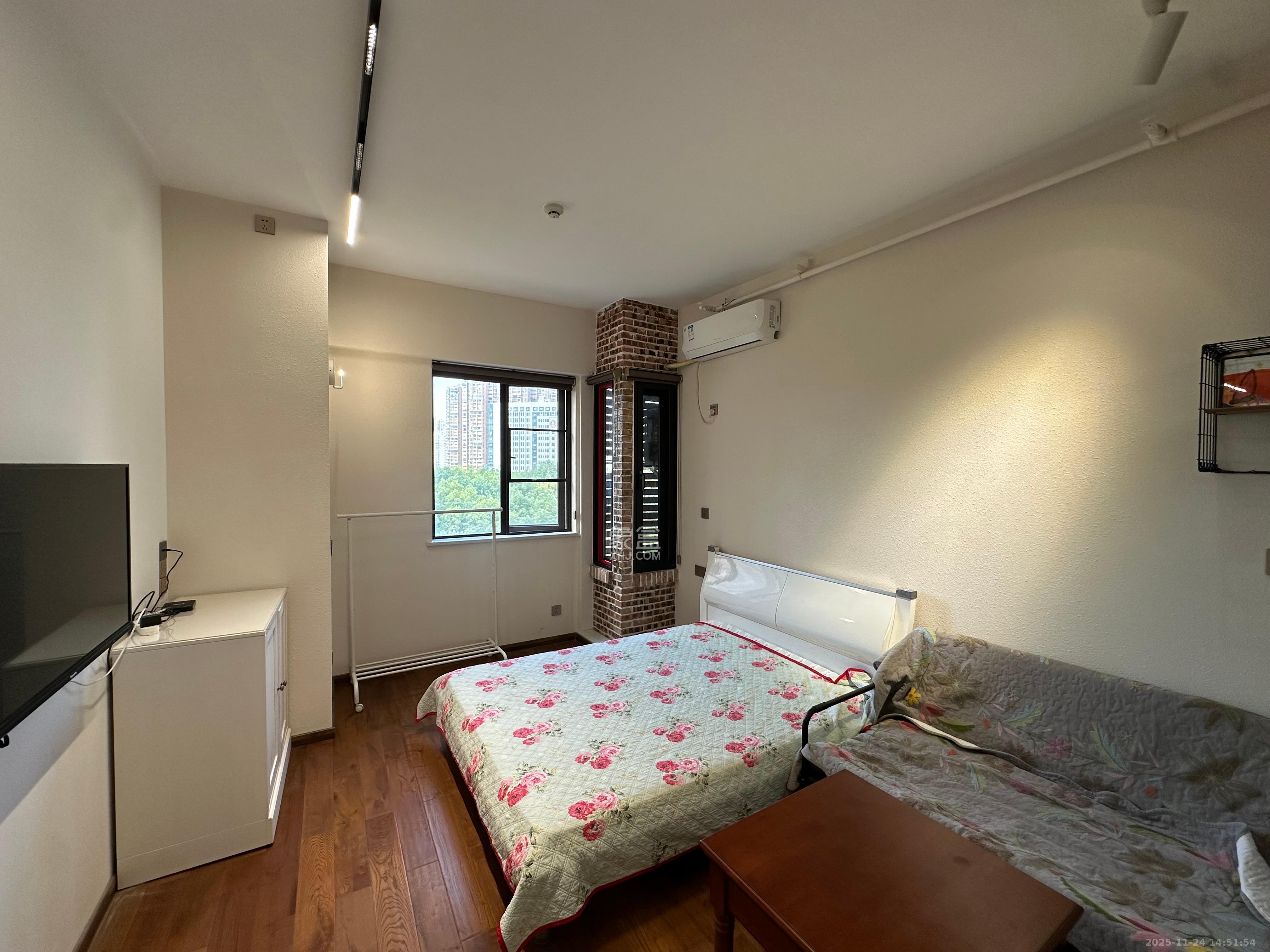 五江天街天寓  1室1厅1卫    1300.0元/月室内图