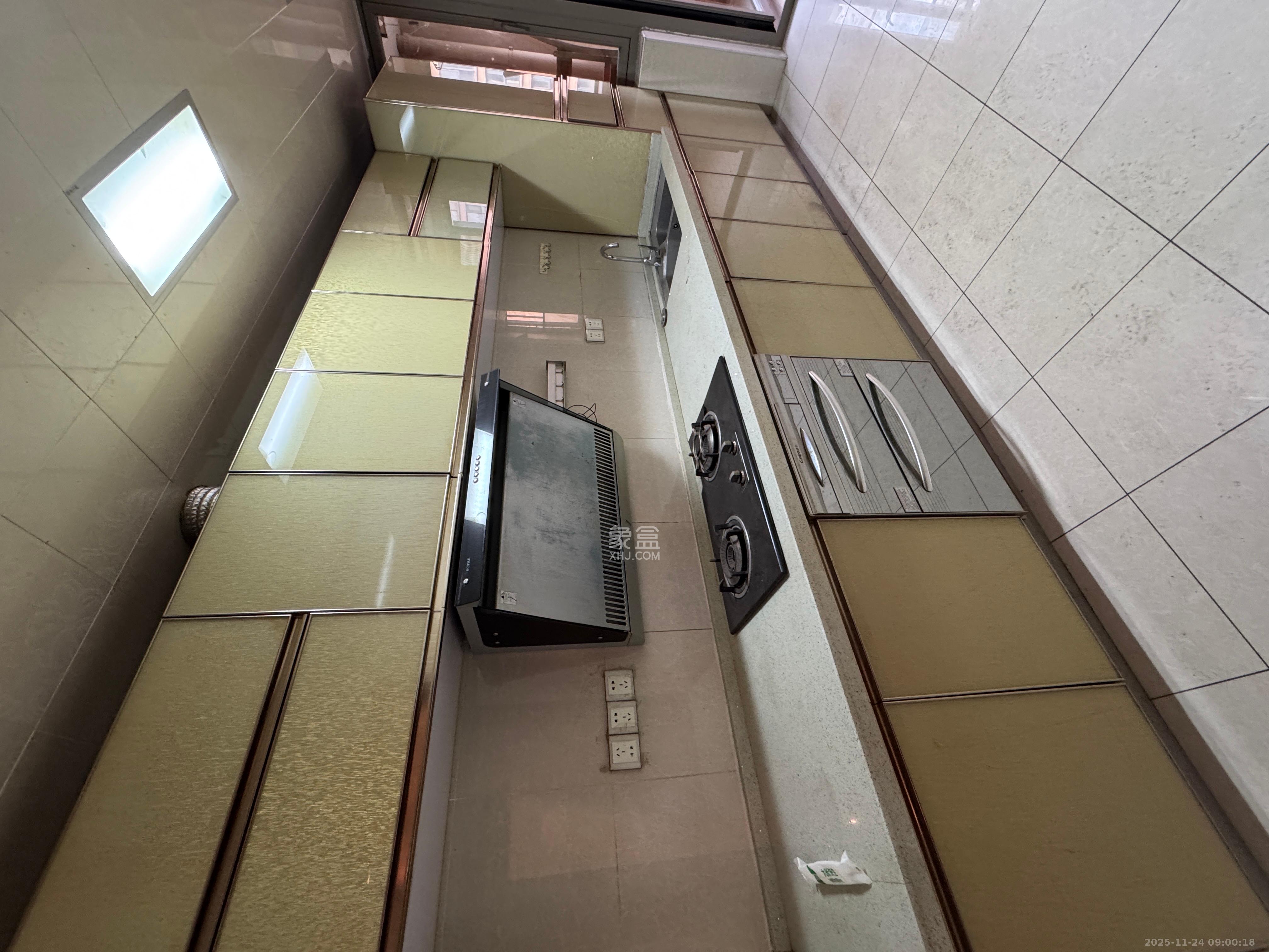 怡海星城  1室2厅1卫    1800.0元/月室内图