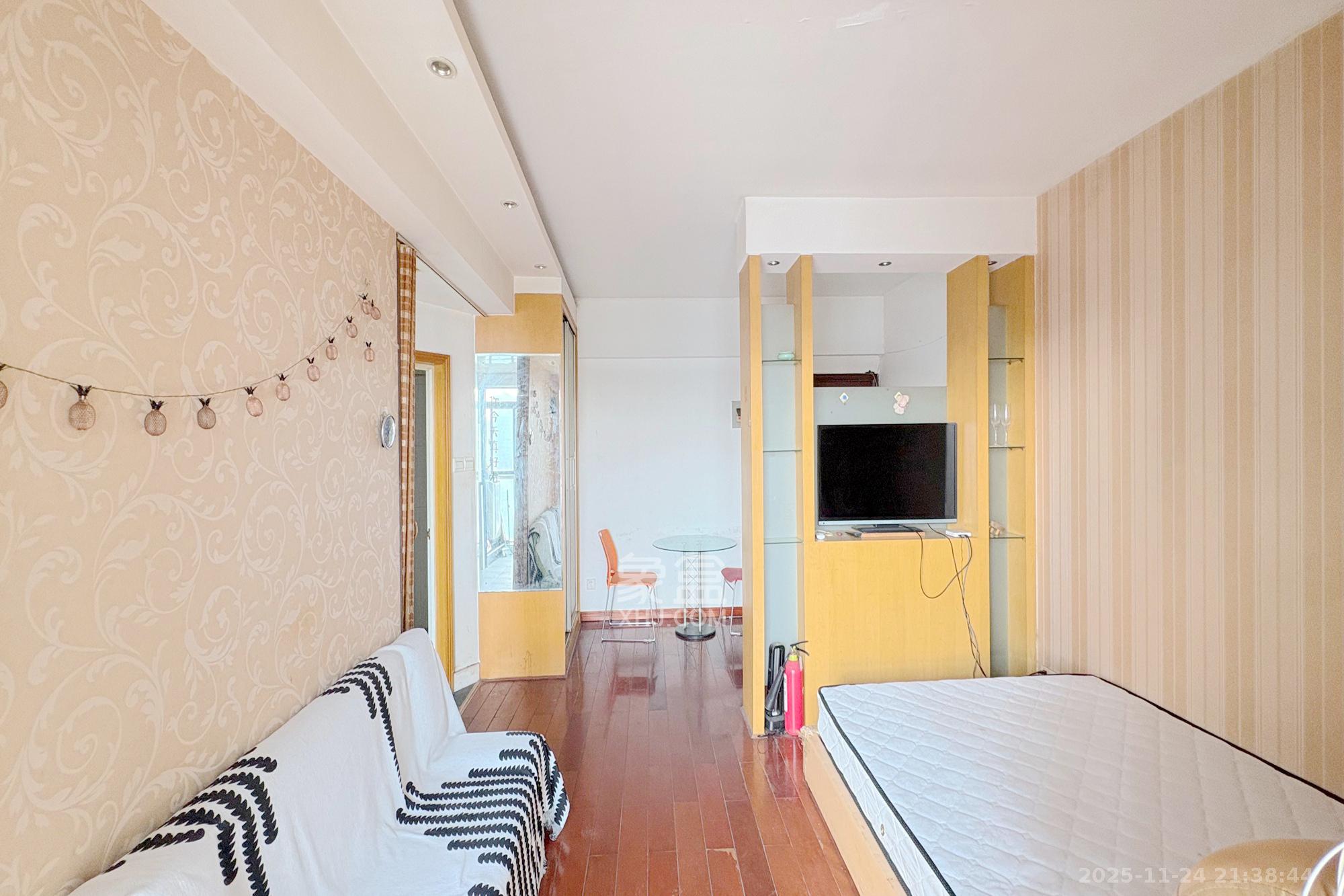 上东印象 1室0厅0卫 23.0万 上东印象 1室0厅0卫 23.0万客厅