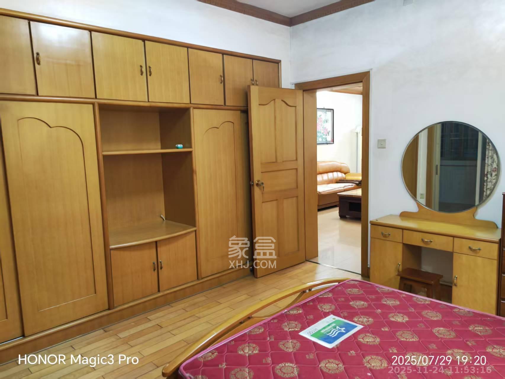 湘农桥社区  3室2厅2卫    2400.0元/月室内图