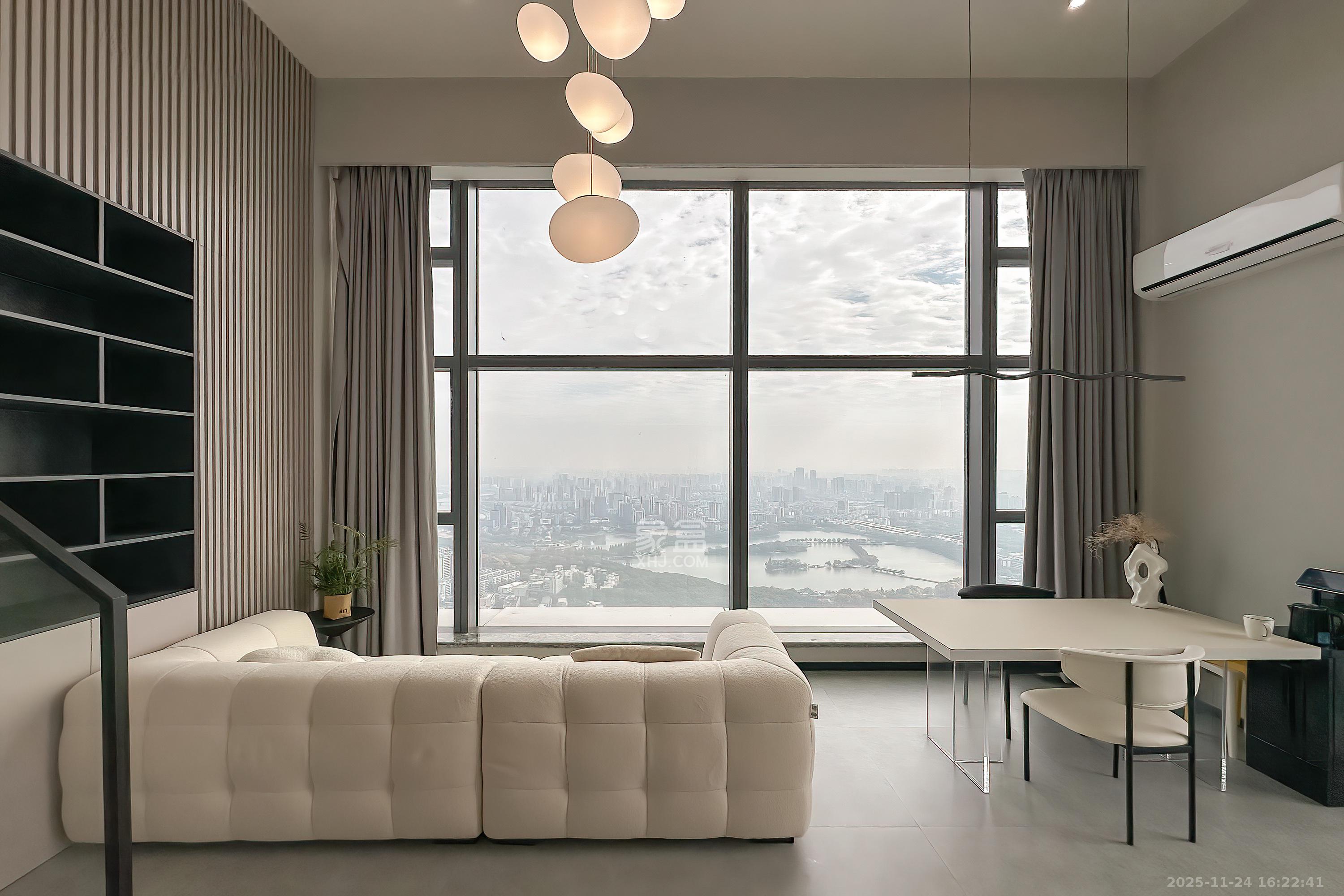 华远华时代 1室2厅2卫 126.0万 华远华时代 1室2厅2卫 126.0万客厅