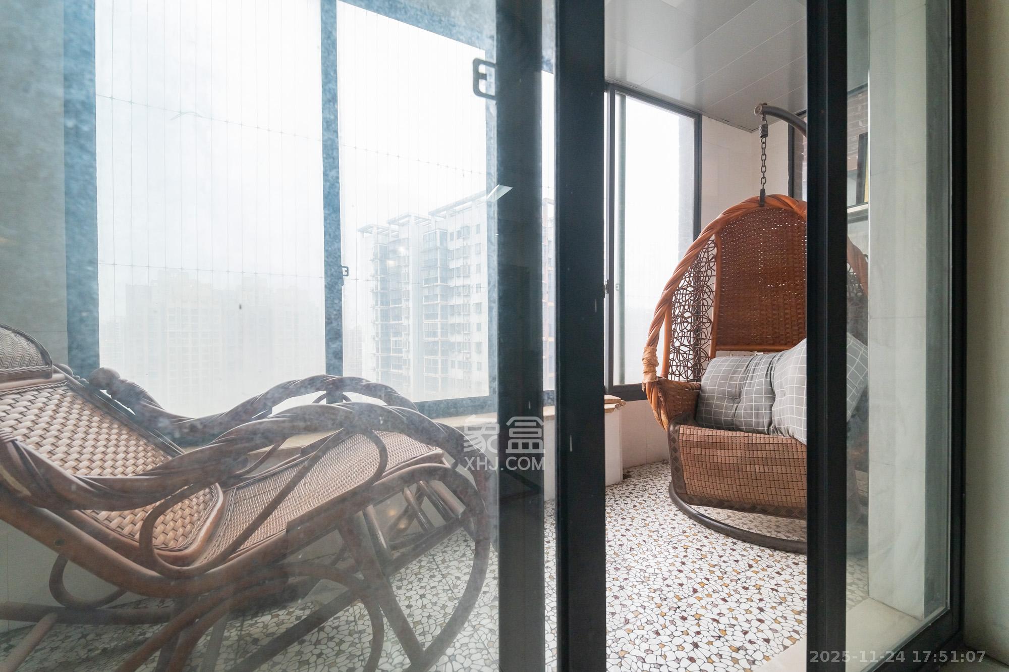 尚城  3室2厅2卫    80.0万阳台