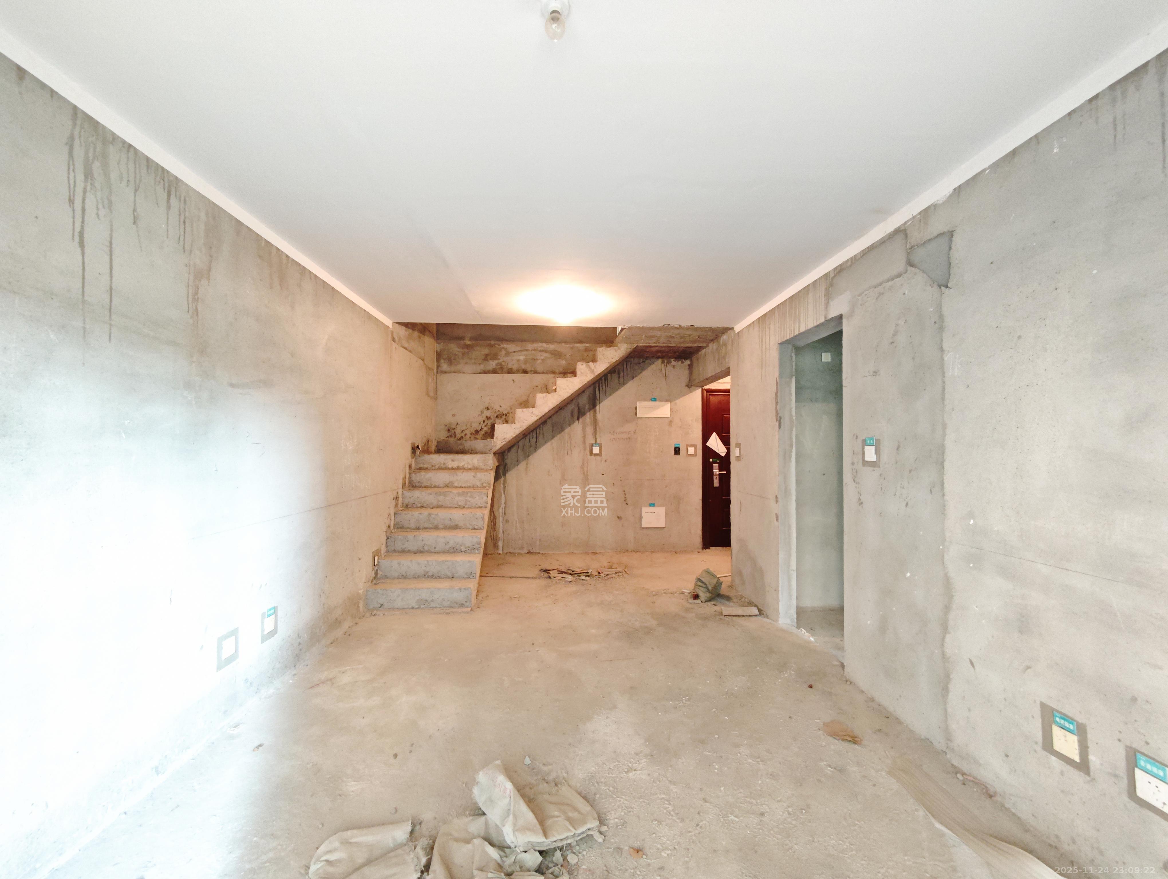 保利城（中航城国际社区、郡原美村）  4室2厅2卫    72.8万