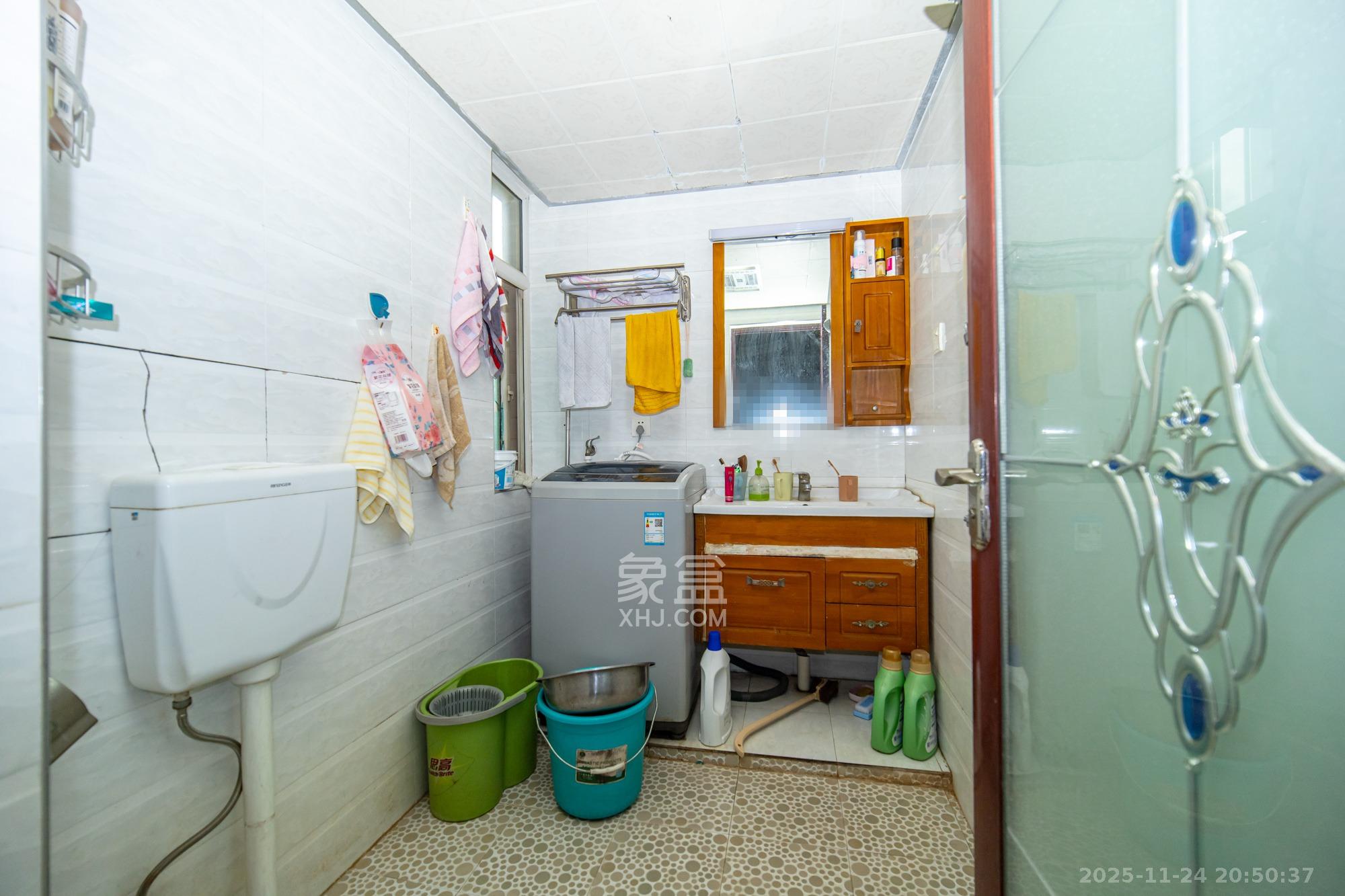 佳美星城 3室2厅1卫 68.0万 佳美星城 3室2厅1卫 68.0万卫生间