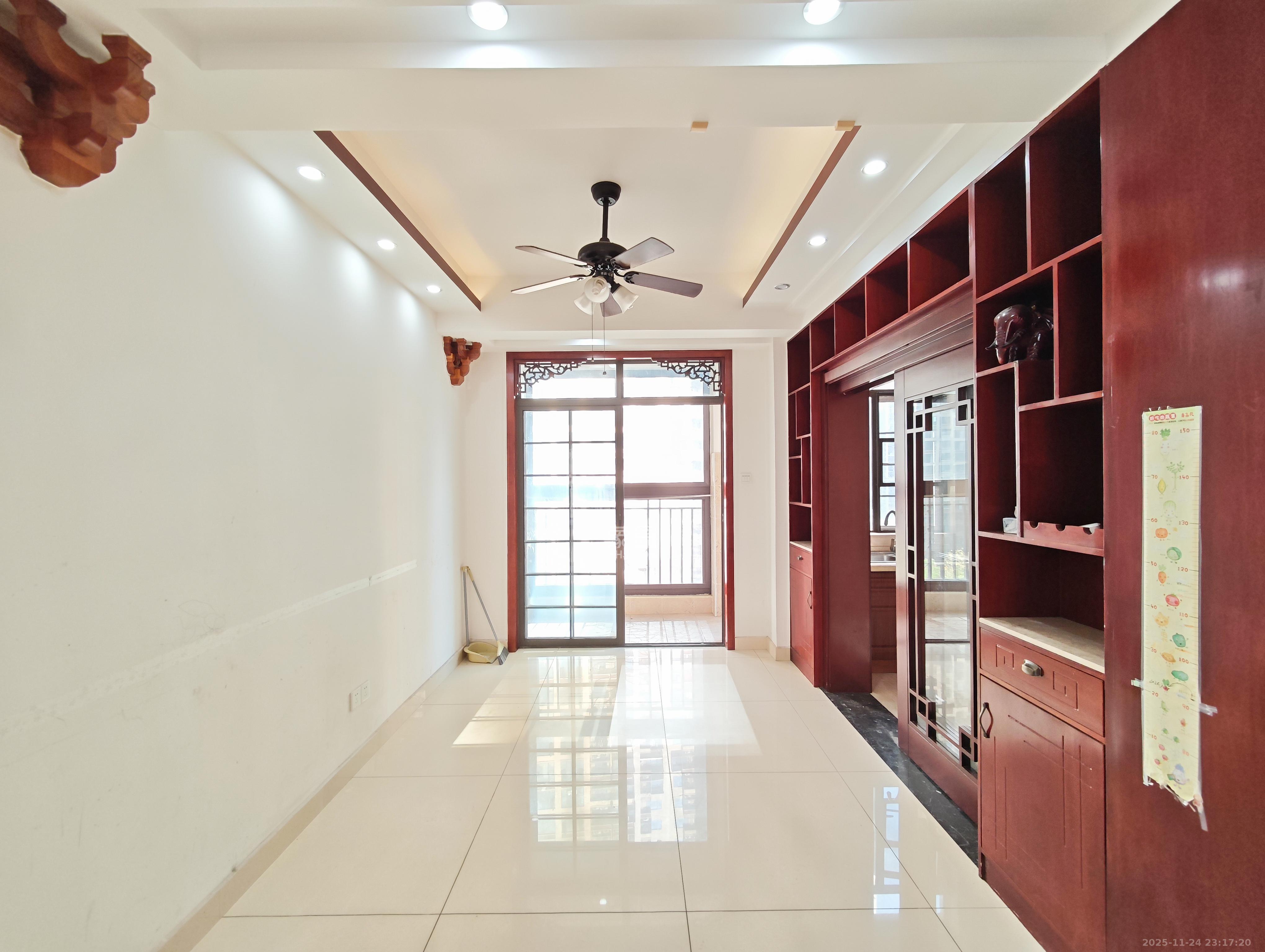 宏聚地中海 3室2厅2卫 86.0万 宏聚地中海 3室2厅2卫 86.0万卧室