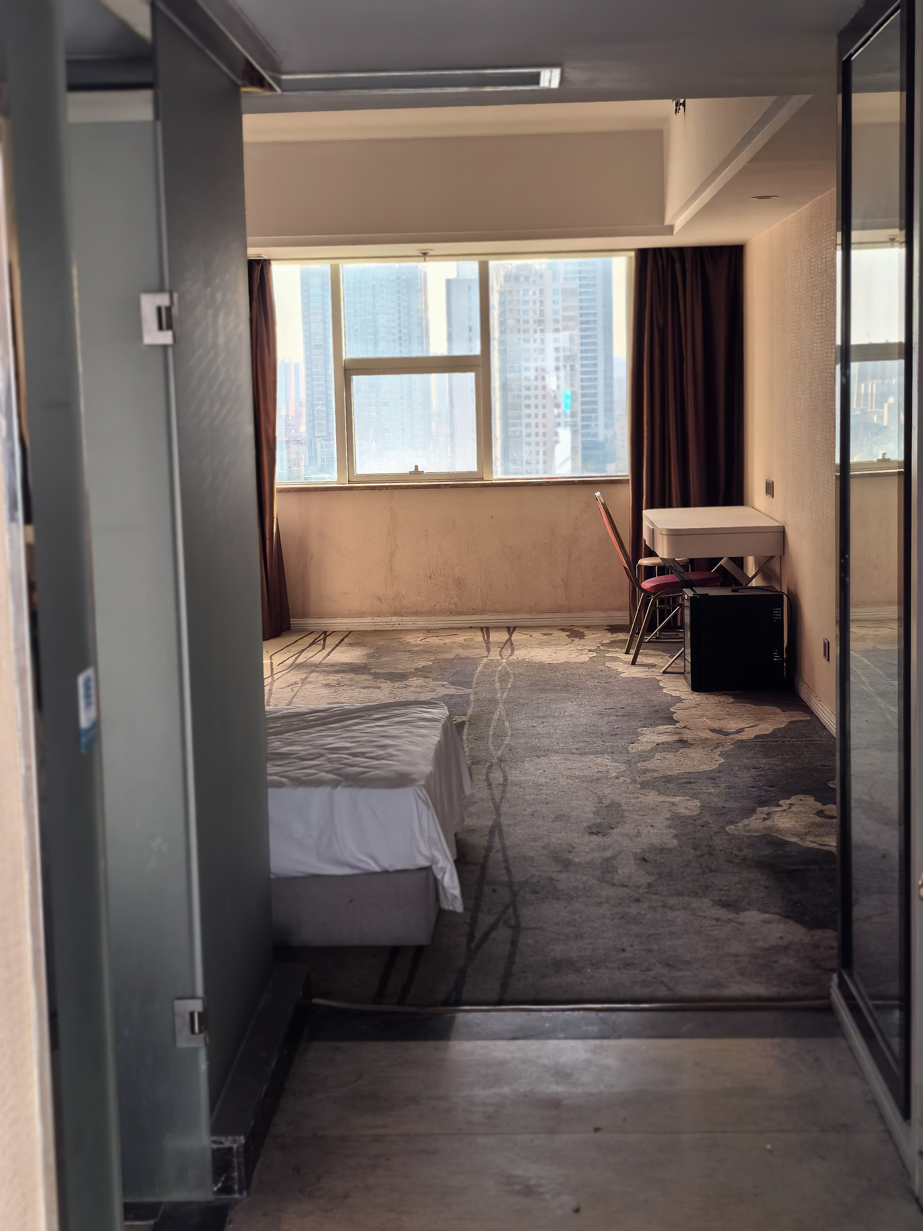 财智公馆大厦(瑞士国际酒店) 1室1厅1卫 16.8万 财智公馆大厦(瑞士国际酒店) 1室1厅1卫 16.8万客厅