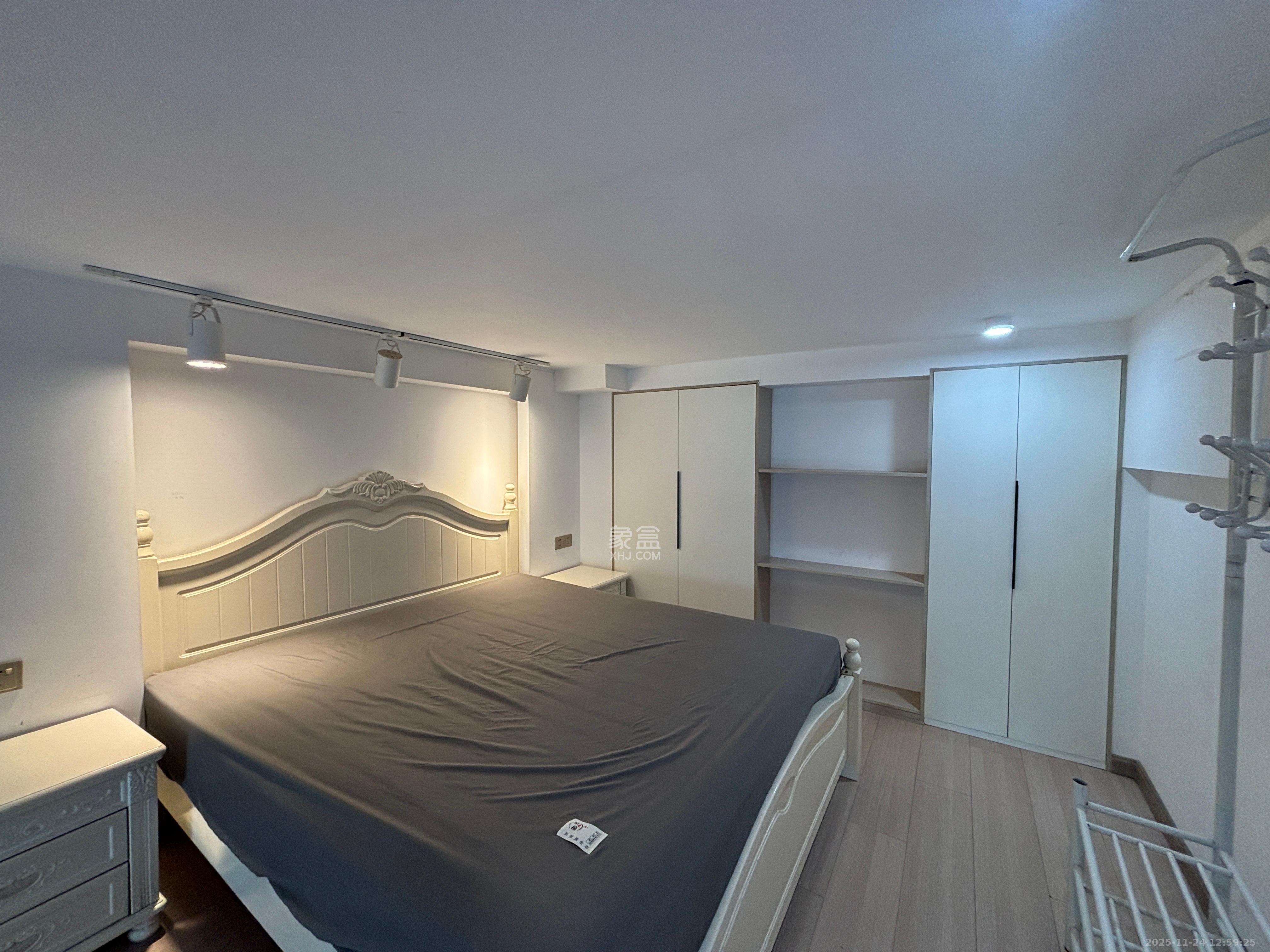 启迪协信中心  1室1厅1卫    2500.0元/月室内图