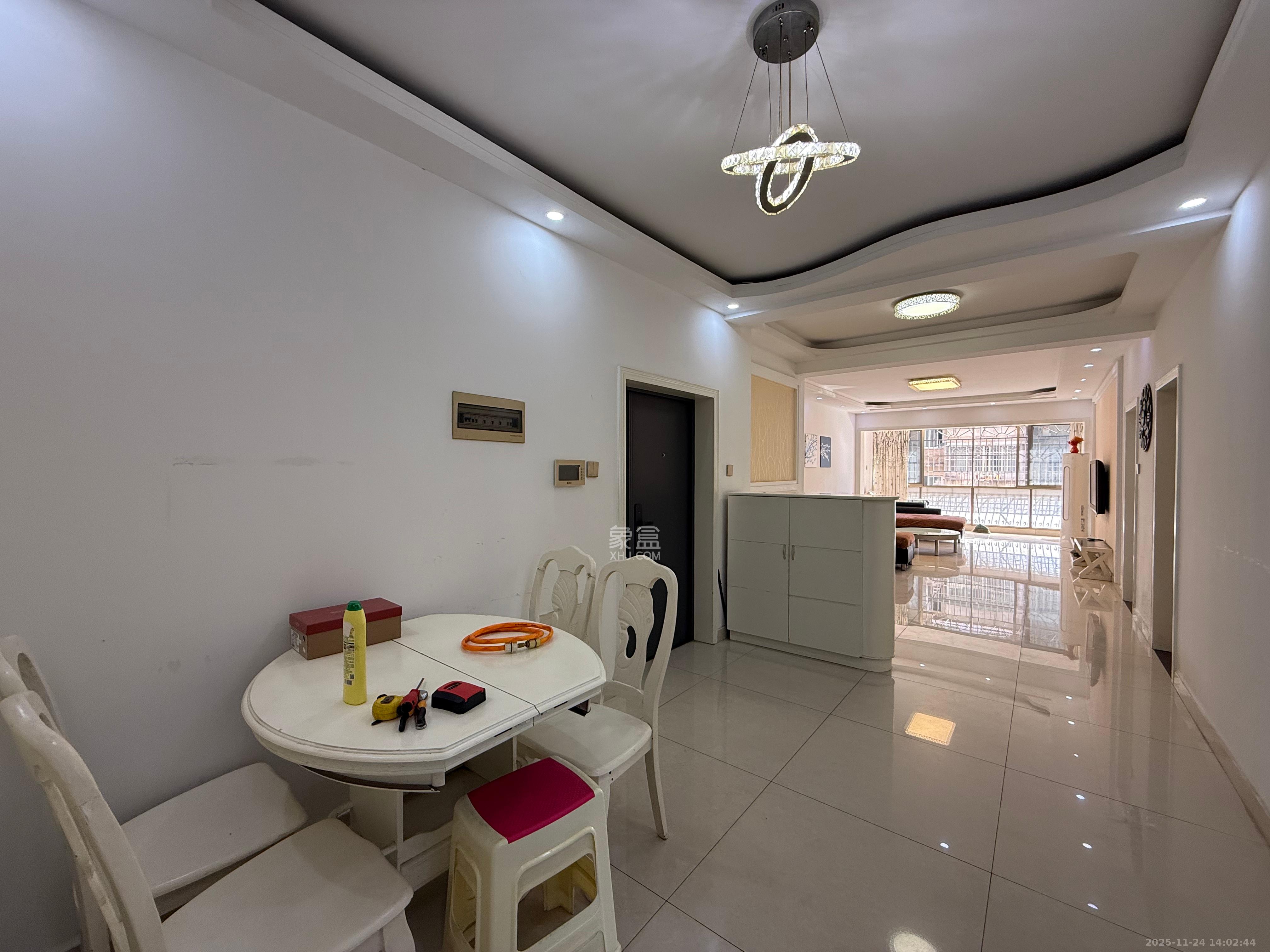 明珠苑 3室2厅2卫 2600.0元/月 明珠苑 3室2厅2卫 2600.0元/月室内图