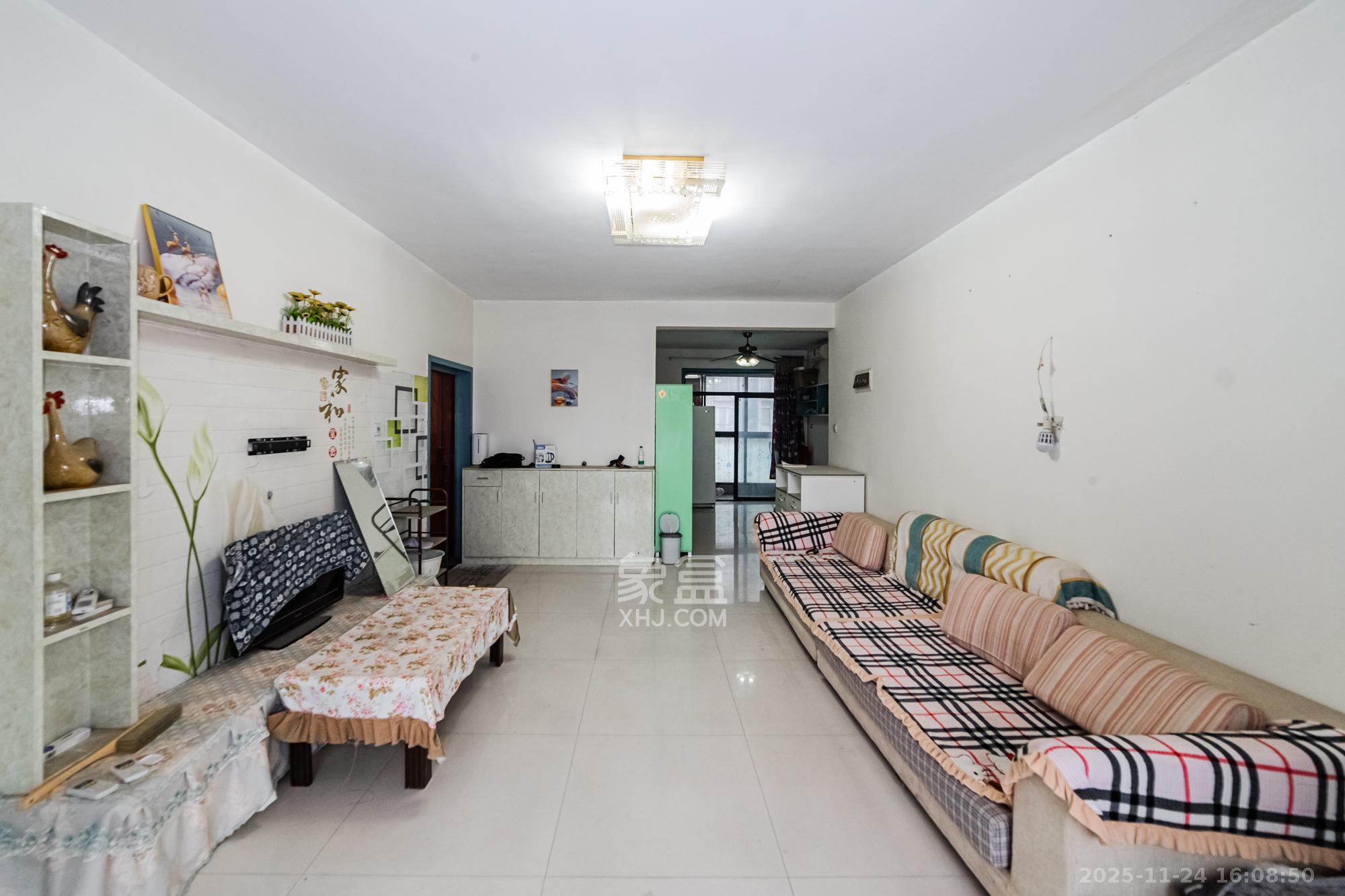 湘江世纪城咏江苑 3室2厅2卫 91.0万 湘江世纪城咏江苑 3室2厅2卫 91.0万客厅