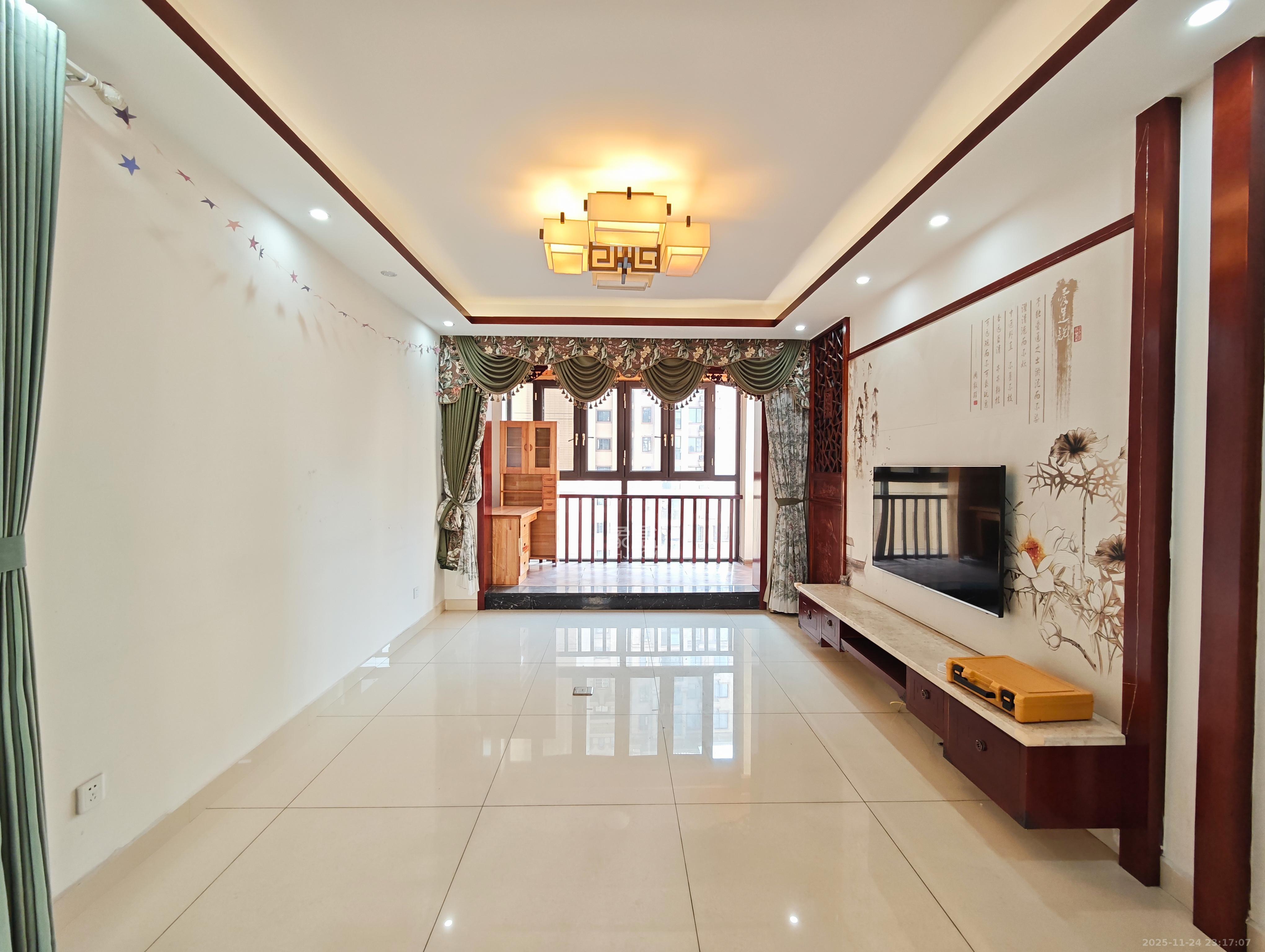 宏聚地中海 3室2厅2卫 86.0万 宏聚地中海 3室2厅2卫 86.0万客厅