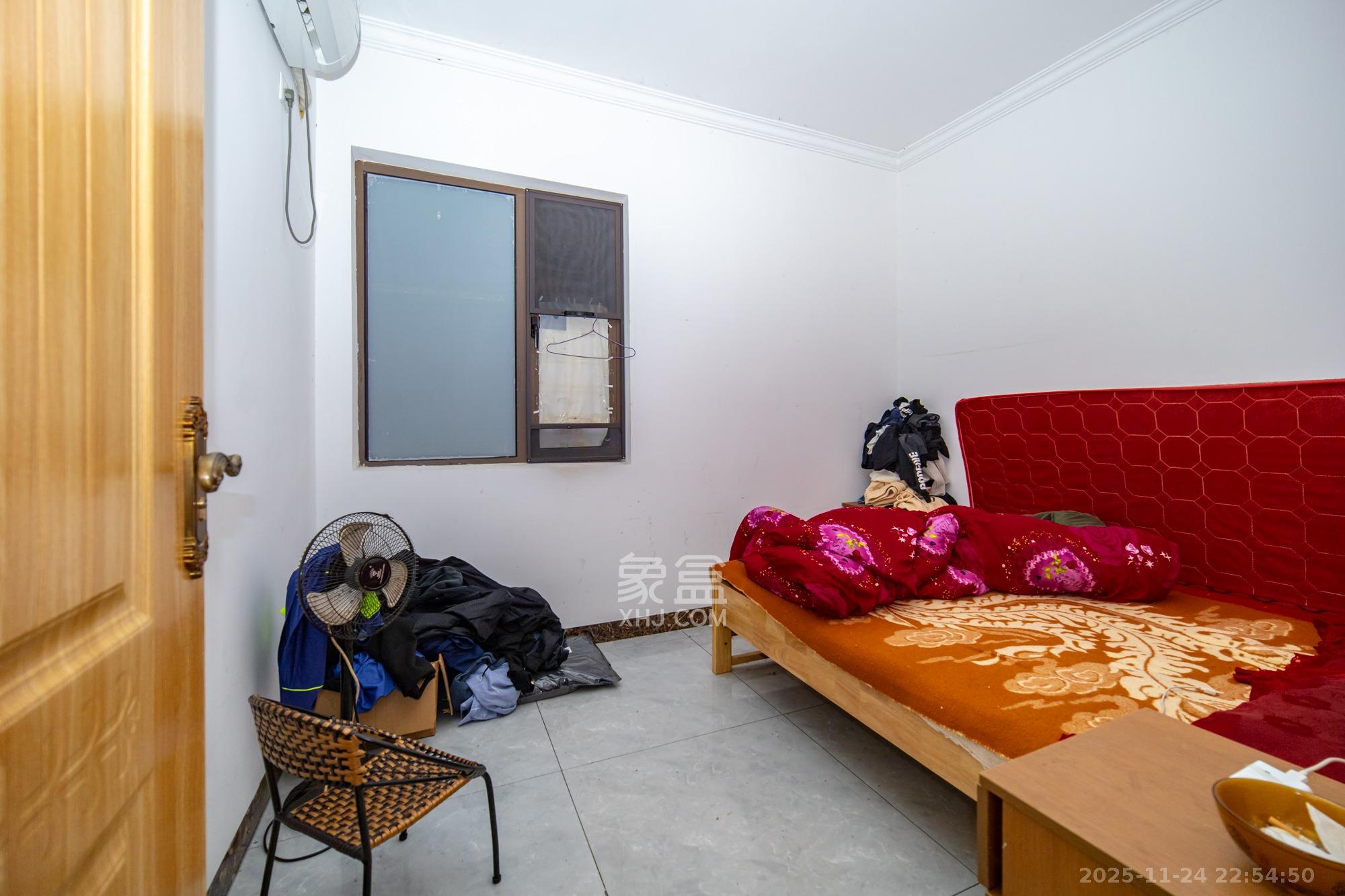 新长海广场 1室2厅1卫 40.0万 新长海广场 1室2厅1卫 40.0万卧室