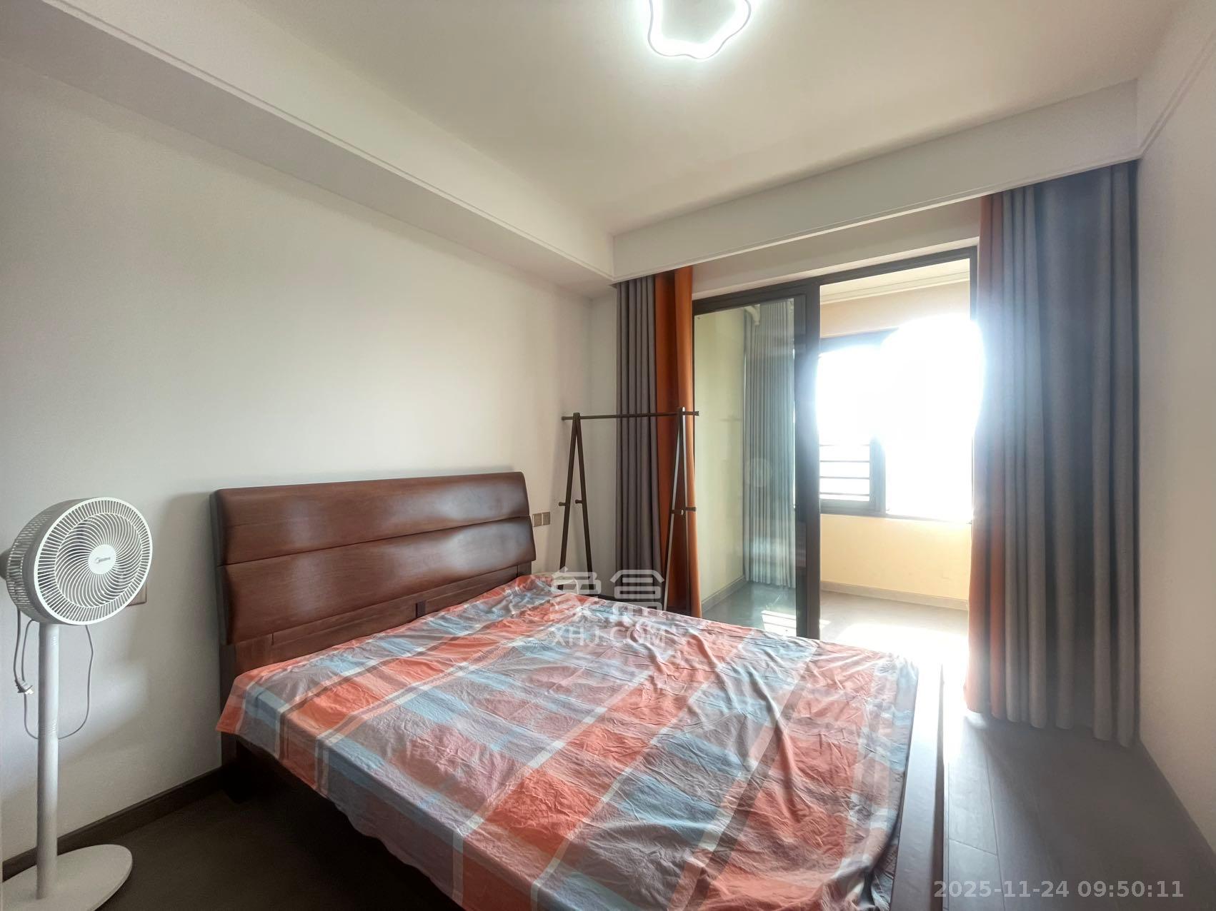 龙湖春江天玺  3室2厅1卫    4000.0元/月室内图