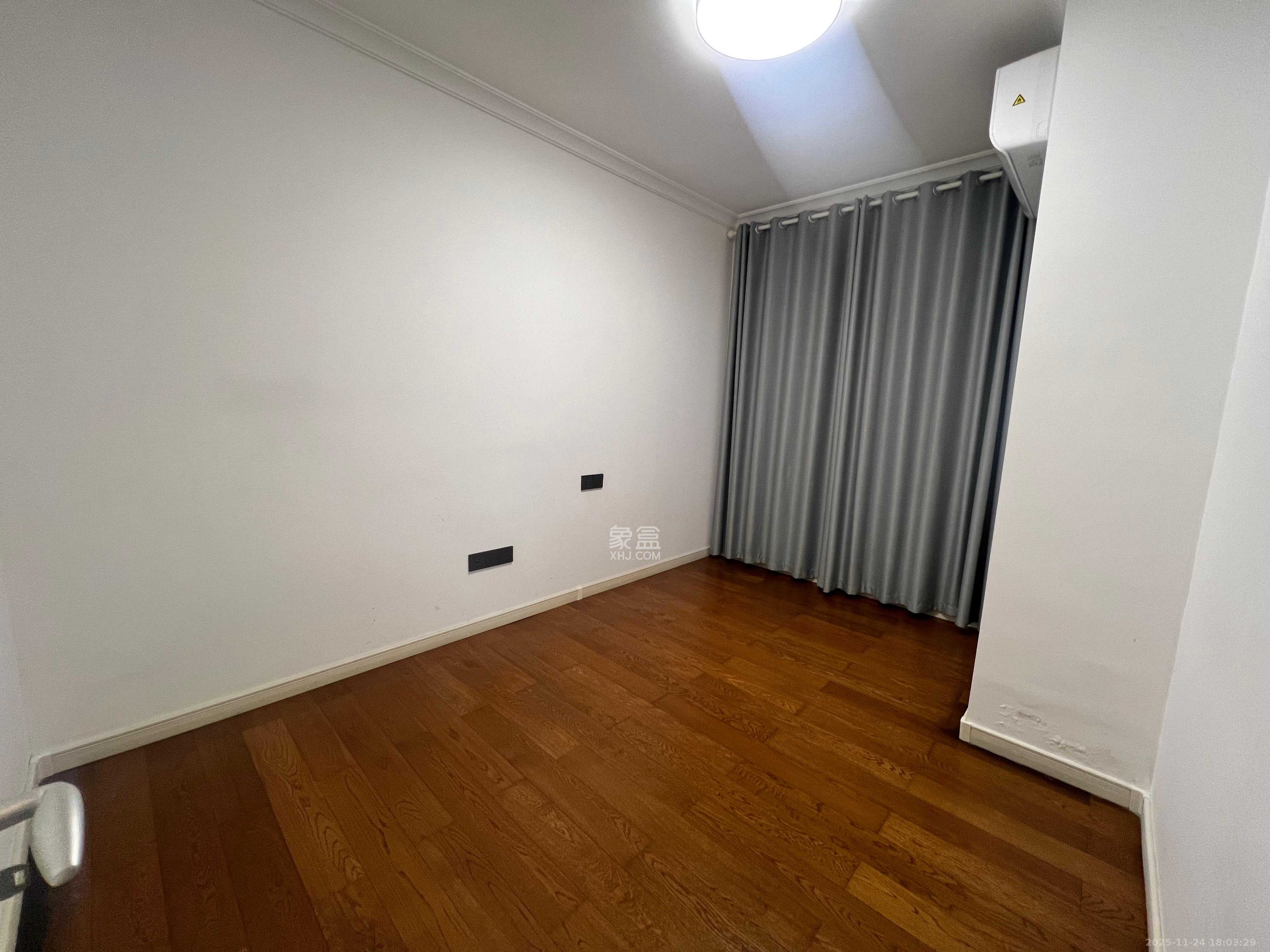 万科魅力之城锋镜里 4室2厅2卫 3200.0元/月 万科魅力之城锋镜里 4室2厅2卫 3200.0元/月室内图