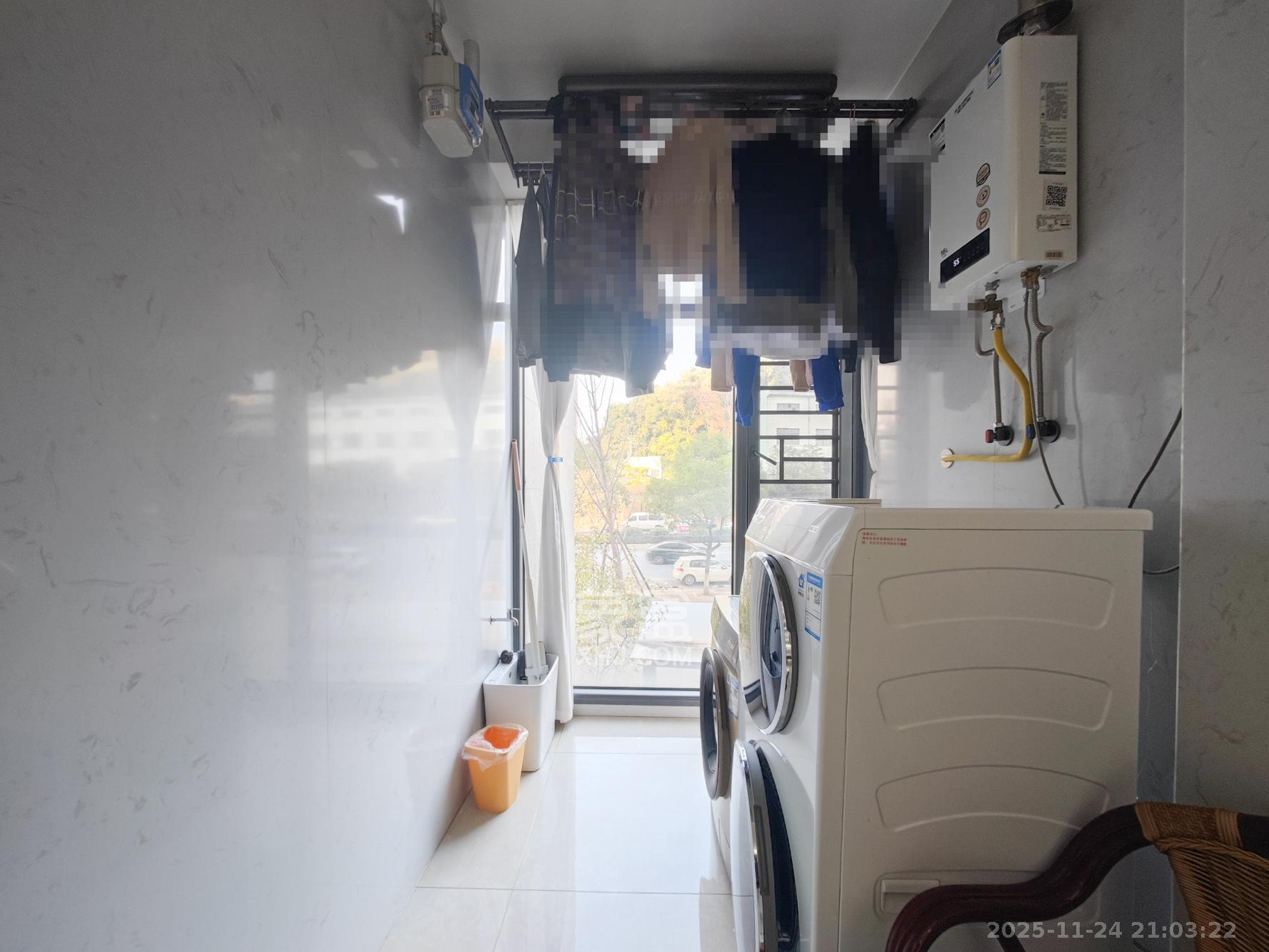 恒大上林苑 4室2厅2卫 140.0万 恒大上林苑 4室2厅2卫 140.0万阳台