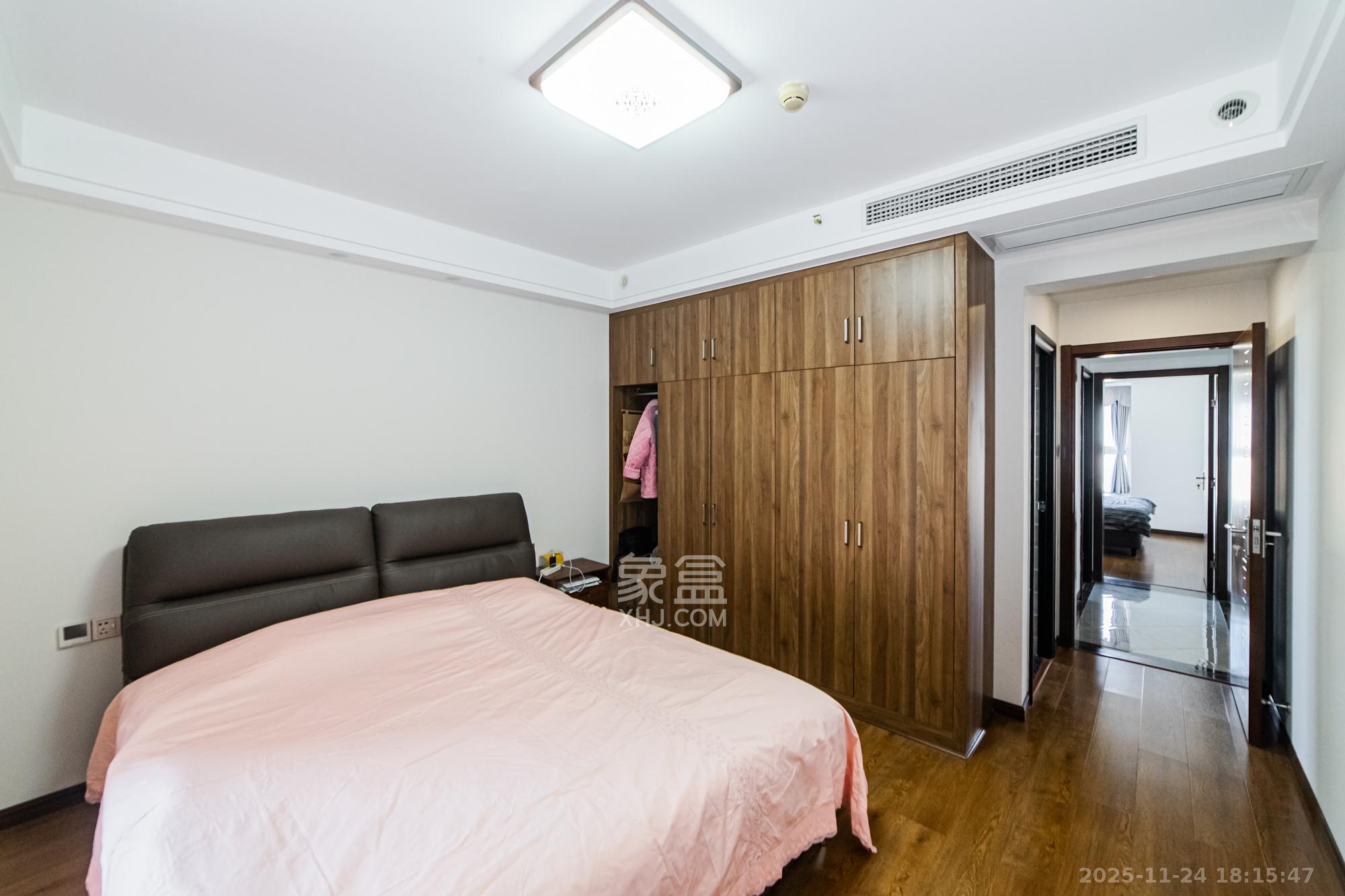 北辰三角洲C2区 3室2厅2卫 248.0万 北辰三角洲C2区 3室2厅2卫 248.0万卧室