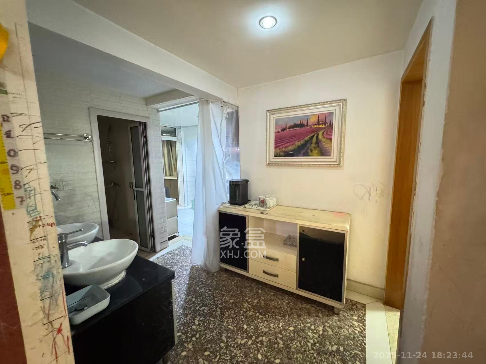 天翔新新家园  3室2厅2卫    2000.0元/月室内图