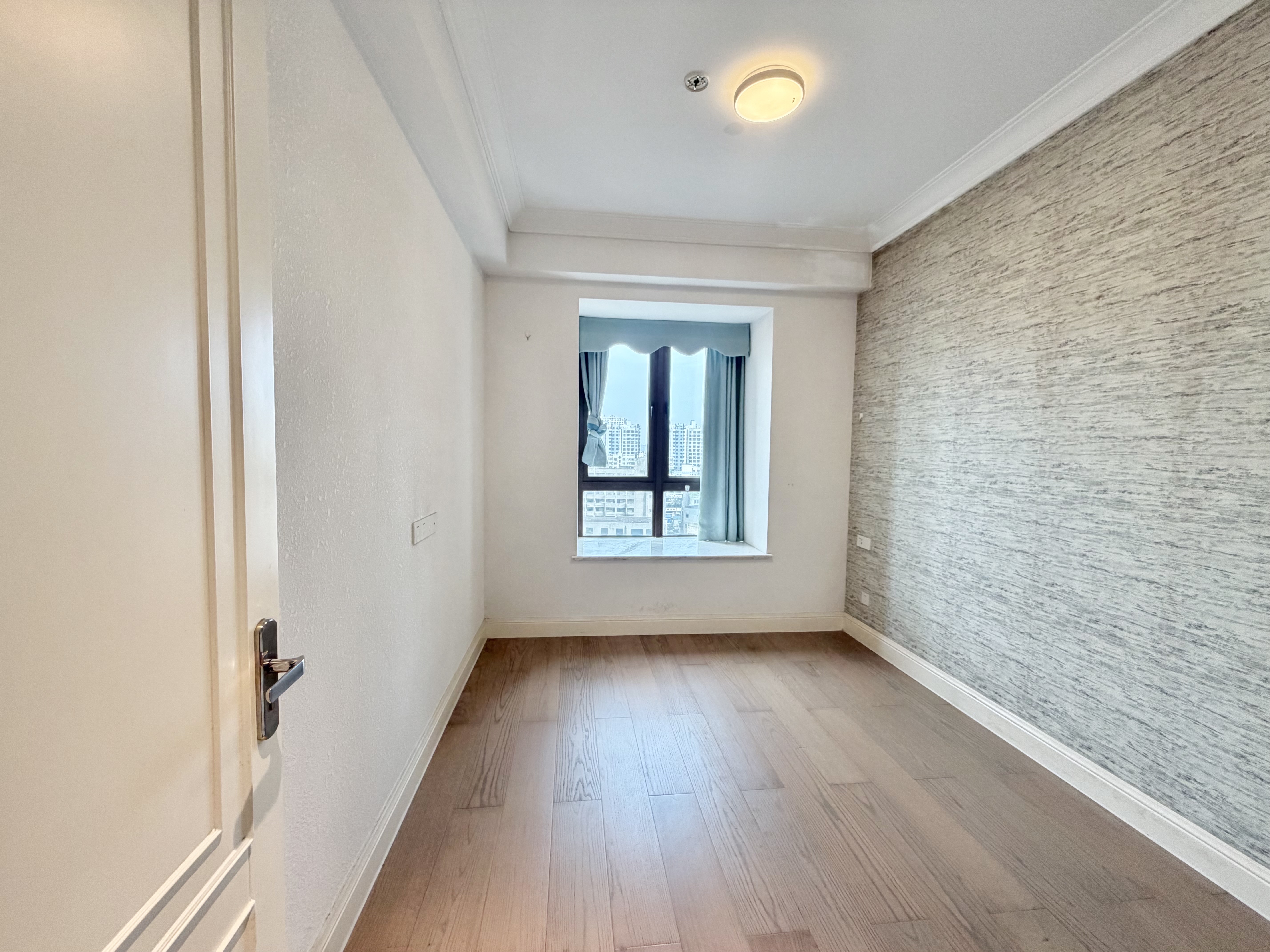 海航豪庭北苑 5室2厅3卫 520.0万 海航豪庭北苑 5室2厅3卫 520.0万客厅