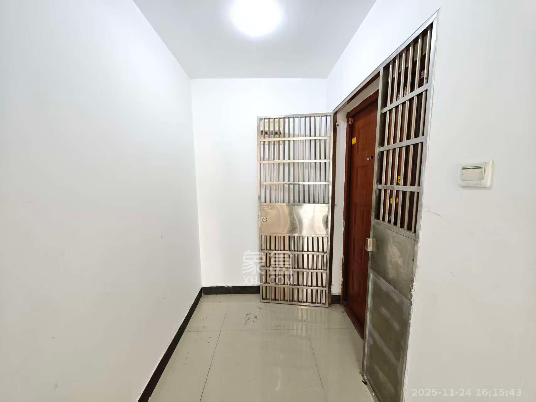 三重星都心  3室2厅1卫    2500.0元/月室内图