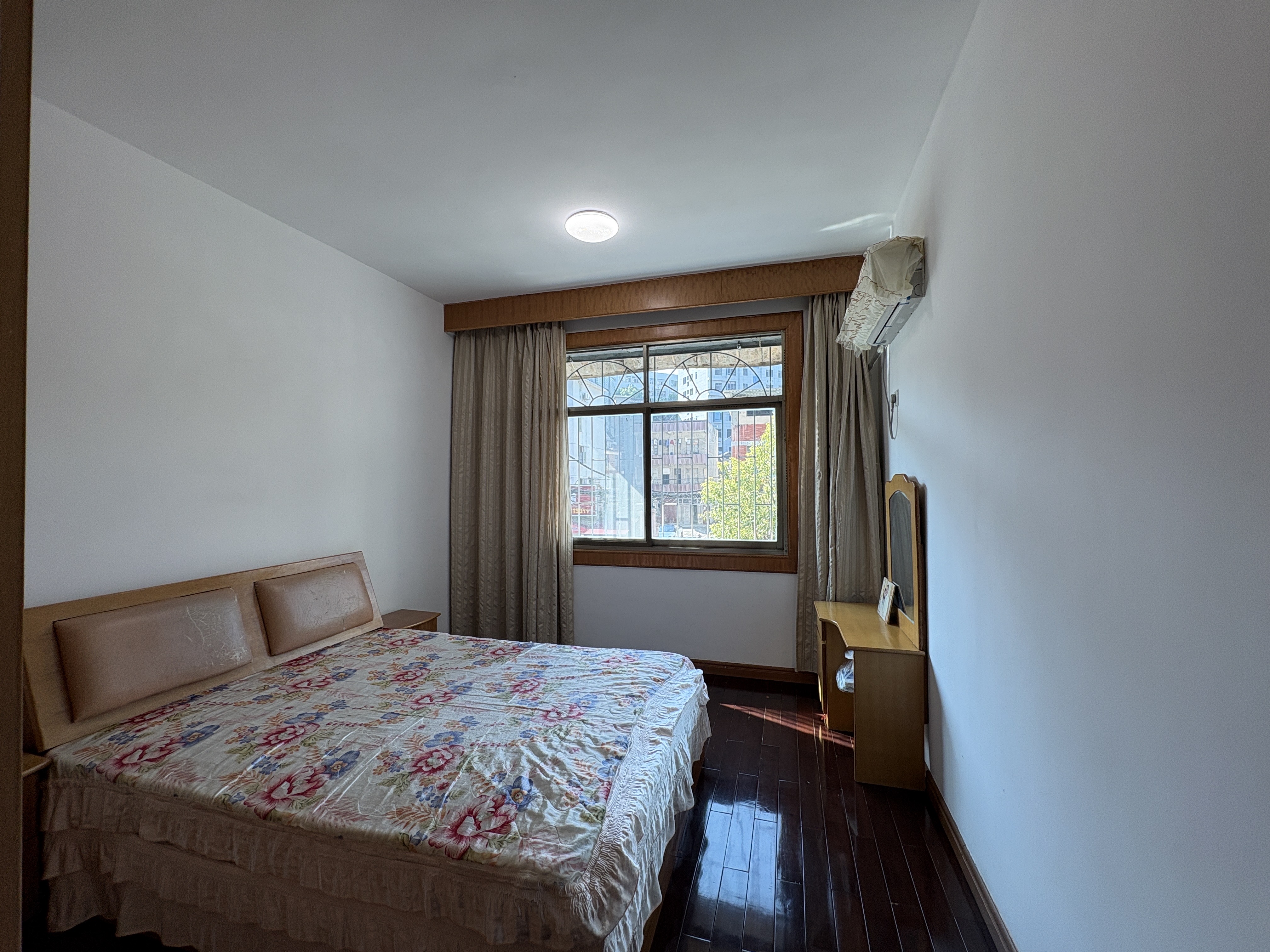 娄星区散盘 3室2厅1卫 26.8万 娄星区散盘 3室2厅1卫 26.8万卧室