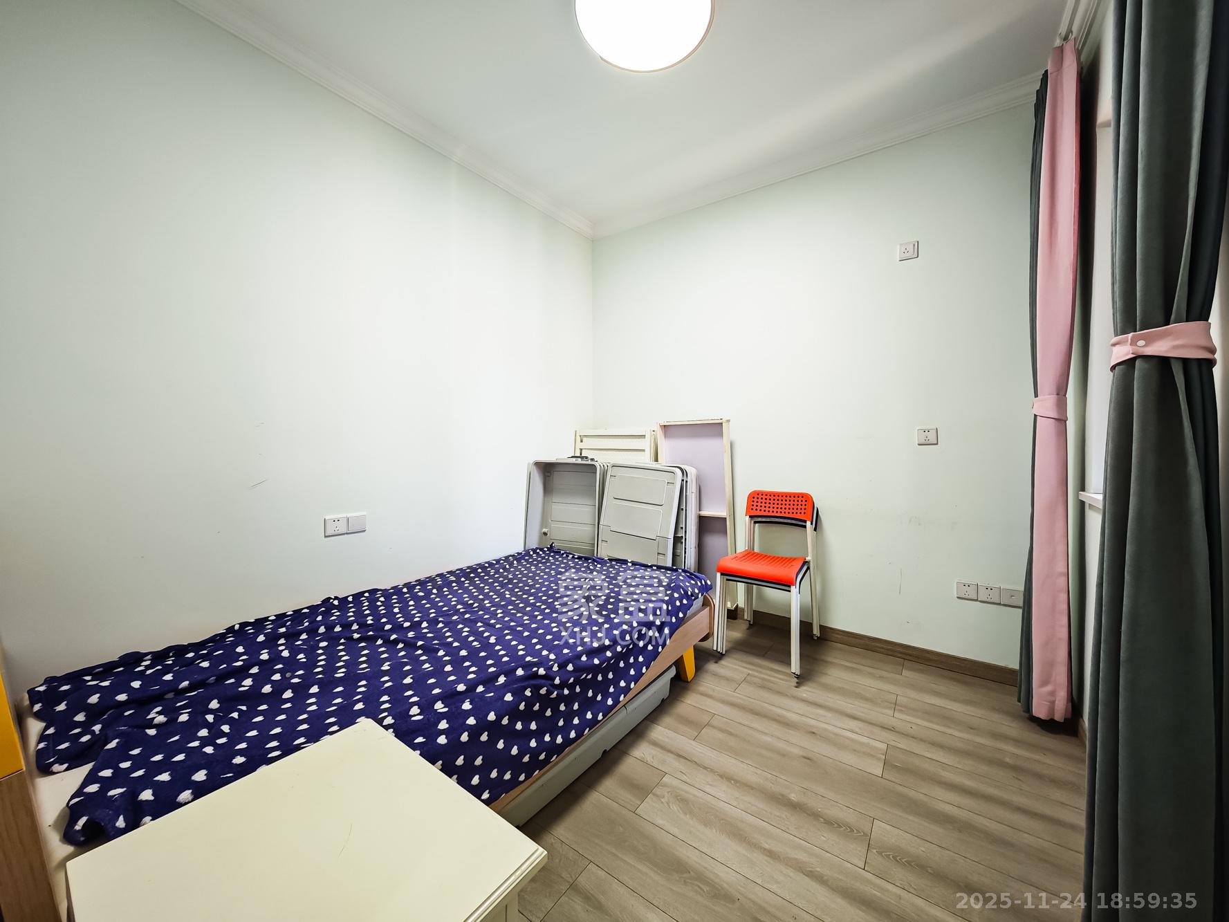 福晟钱隆国际(晟冉景苑) 3室2厅2卫 95.0万 福晟钱隆国际(晟冉景苑) 3室2厅2卫 95.0万卧室