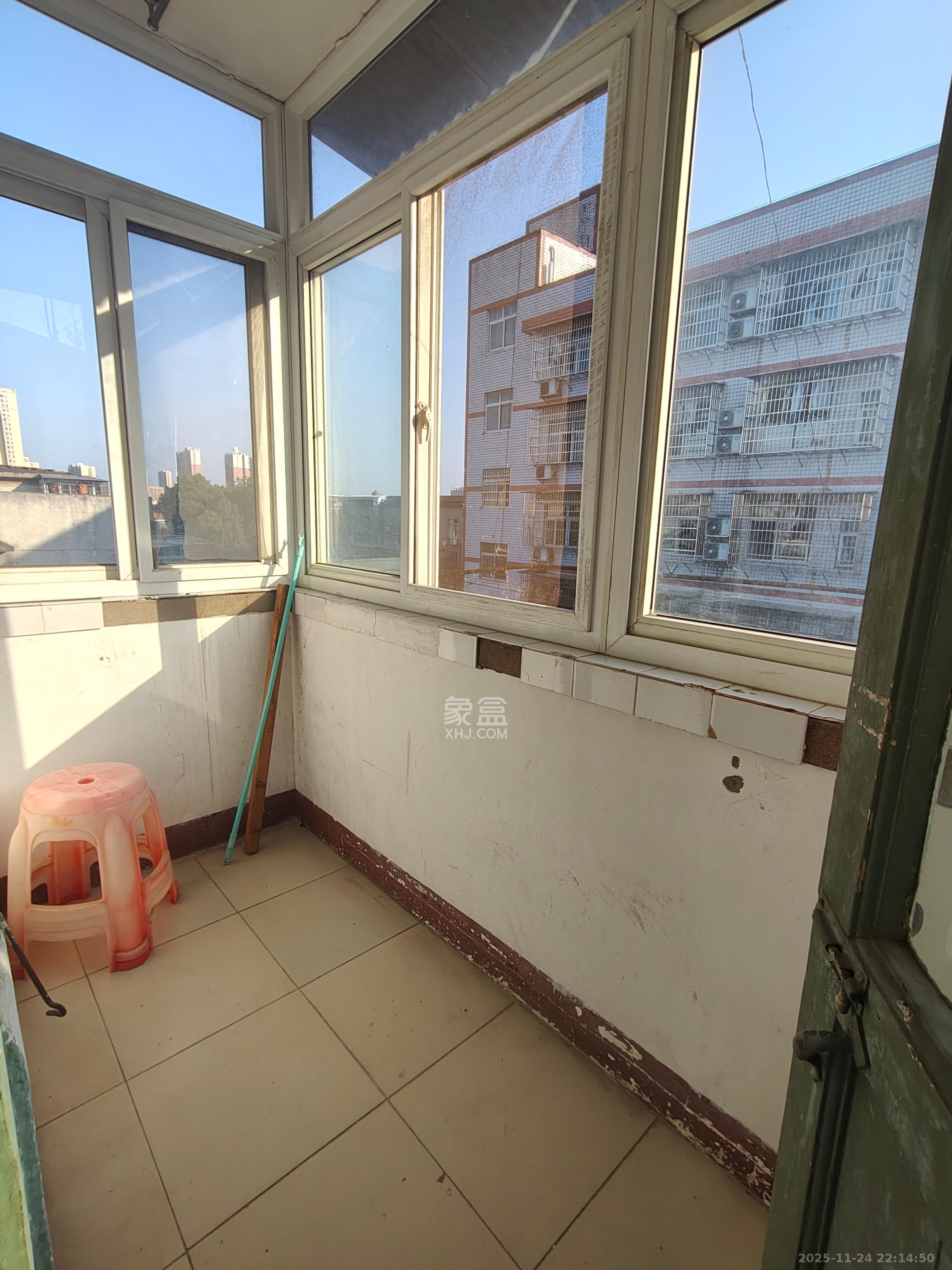 中建五局信和苑三区  1室1厅1卫    800.0元/月室内图