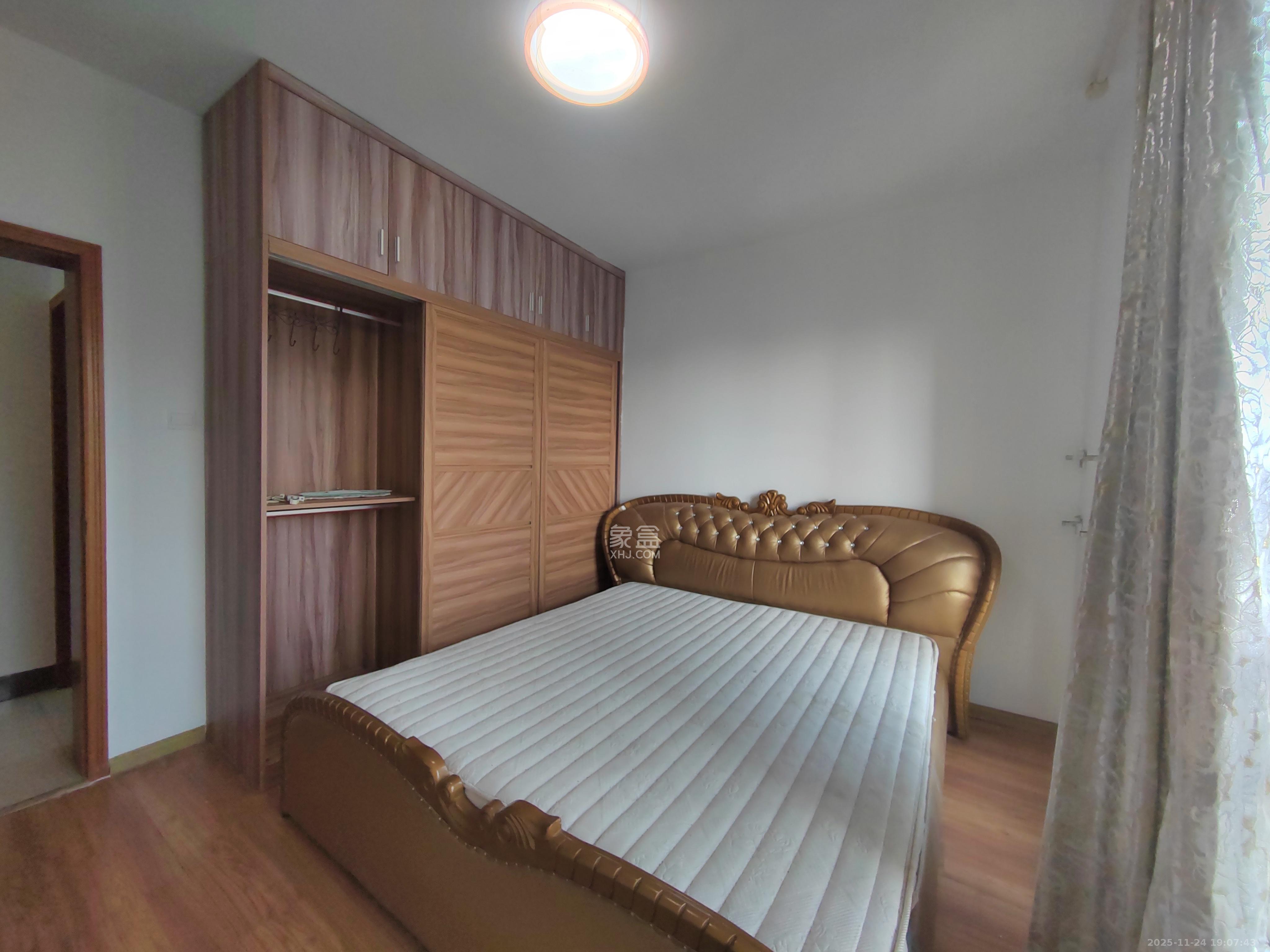 和庄  3室2厅1卫    2200.0元/月