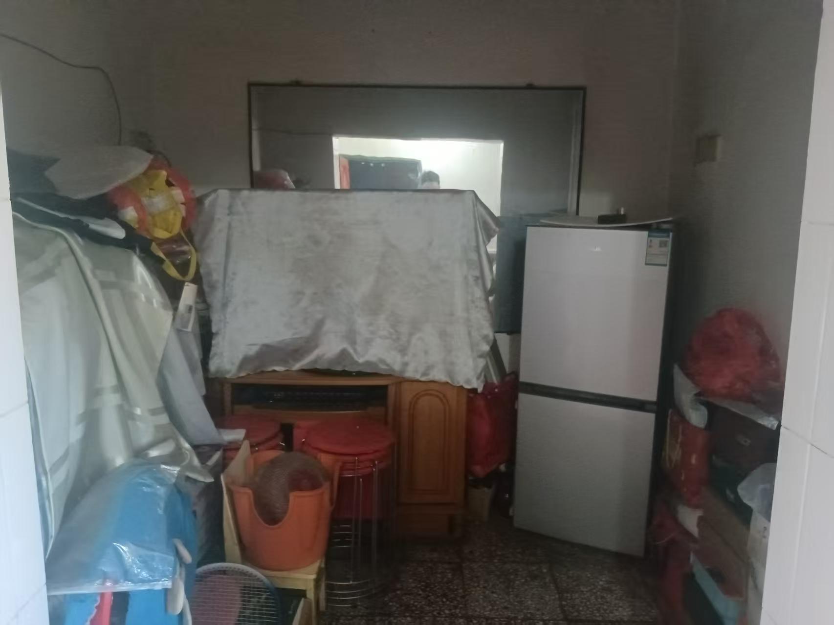 滨湖柴油机厂家属楼 2室1厅1卫 15.8万 滨湖柴油机厂家属楼 2室1厅1卫 15.8万室内图