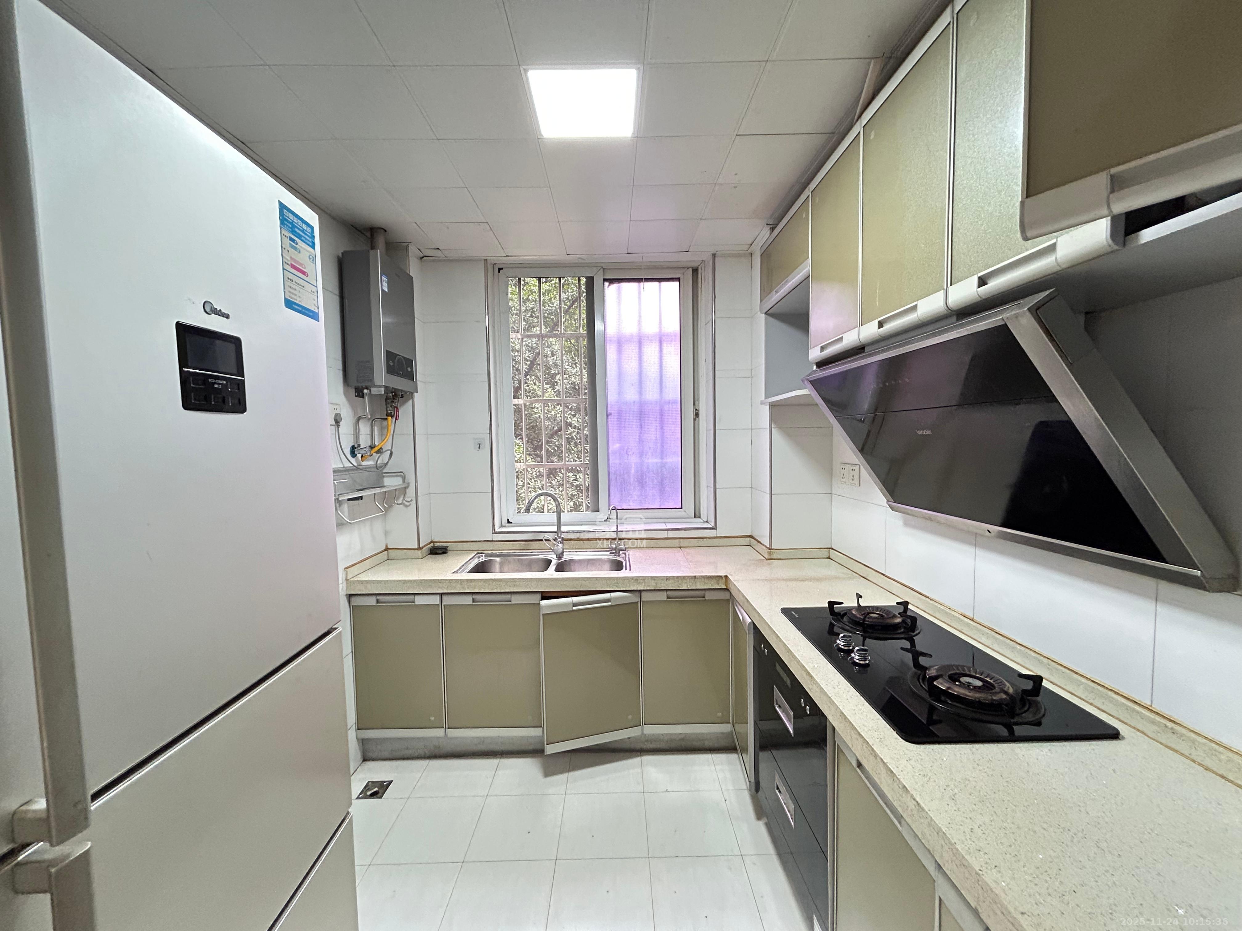 山水湾 2室2厅1卫 1600.0元/月 山水湾 2室2厅1卫 1600.0元/月室内图