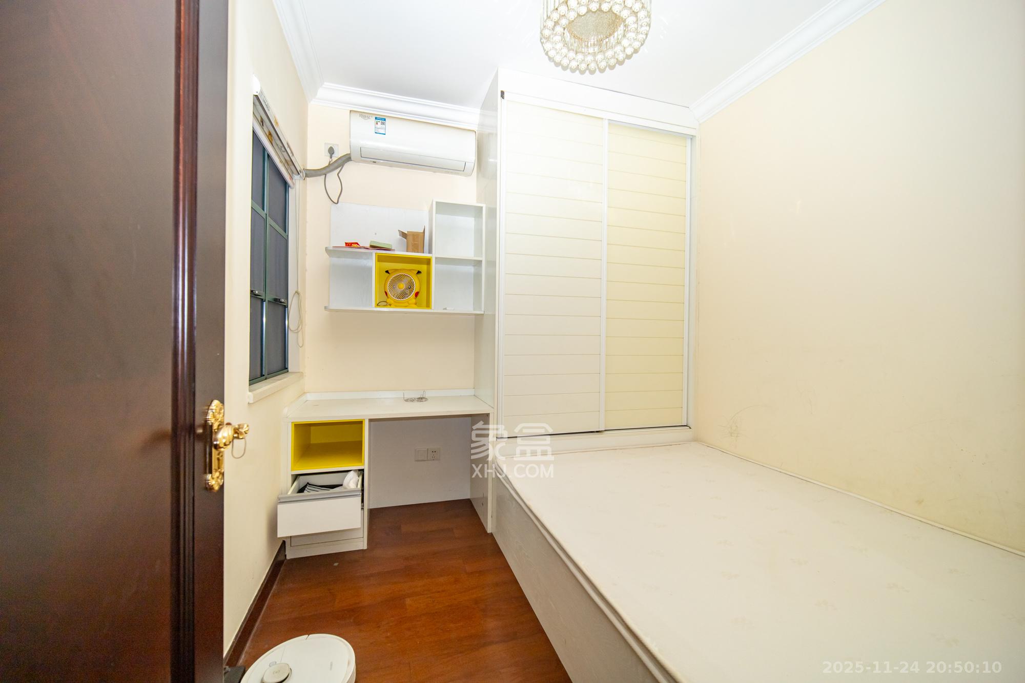 恒大翡翠华庭  3室2厅1卫    78.5万卧室