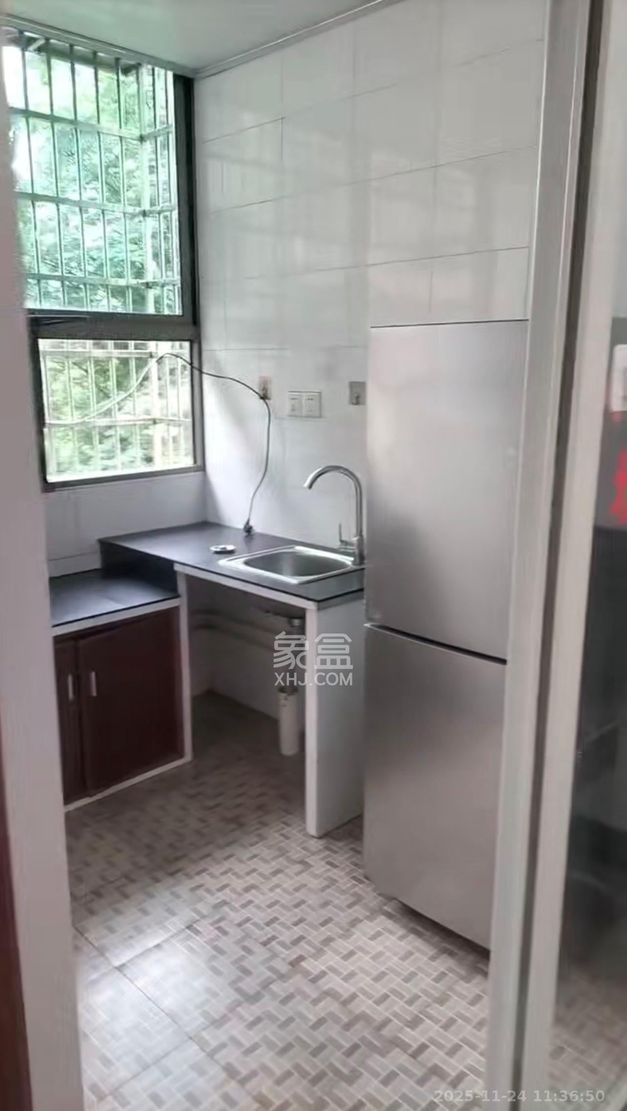 黄荆小区 2室1厅1卫 1400.0元/月 黄荆小区 2室1厅1卫 1400.0元/月室内图