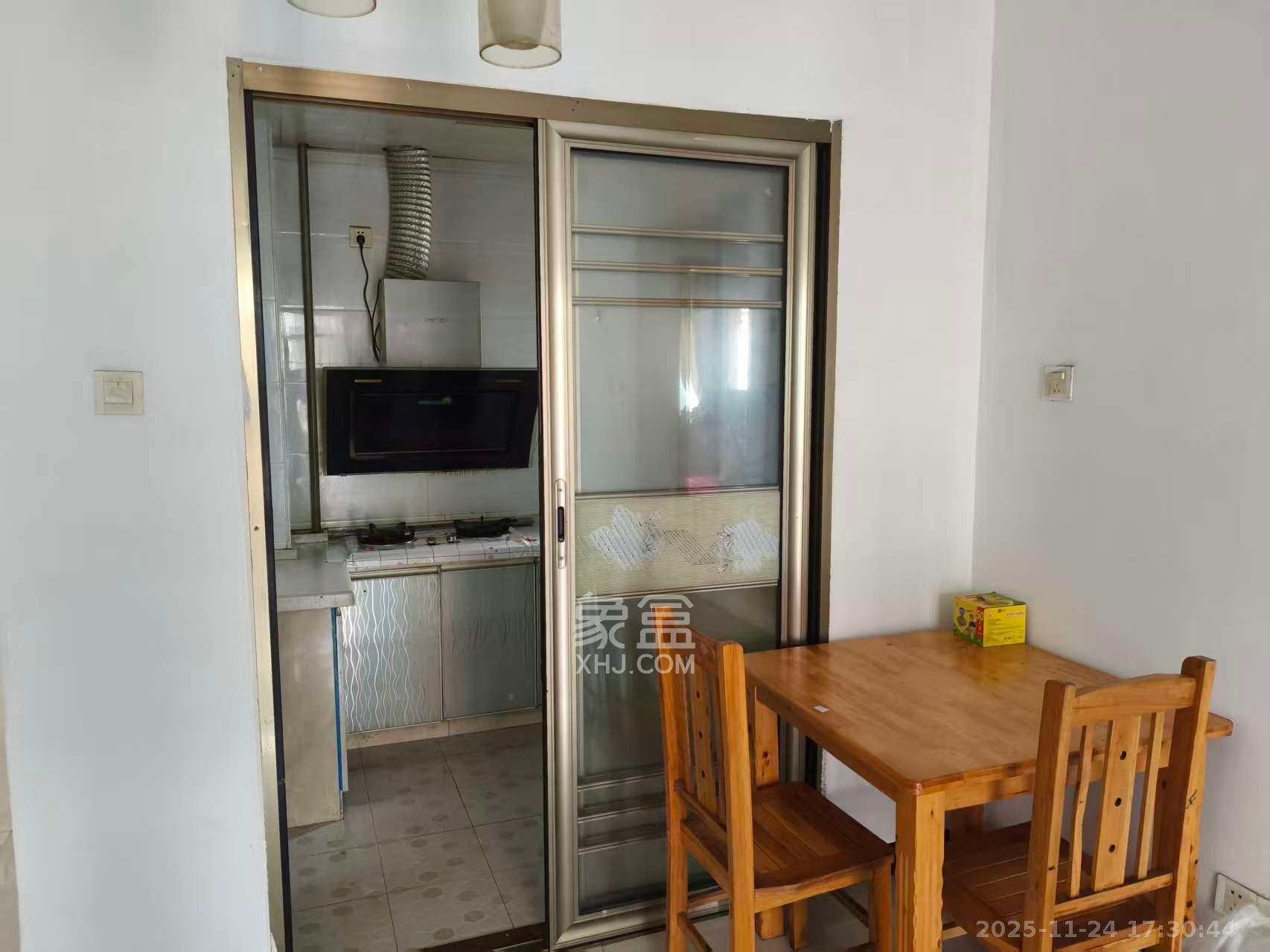 盛地春天里 1室2厅1卫 1300.0元/月 盛地春天里 1室2厅1卫 1300.0元/月室内图