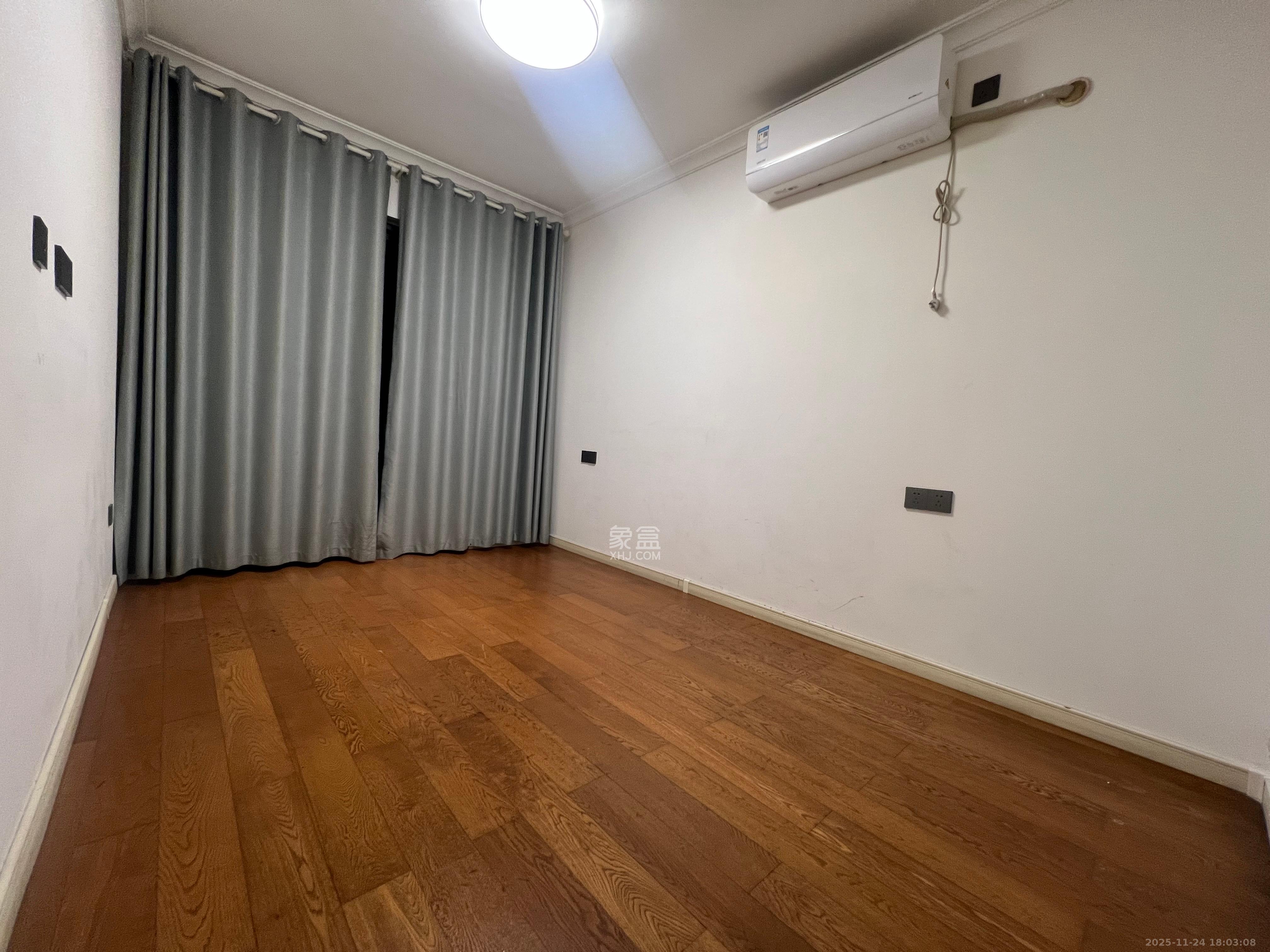 万科魅力之城锋镜里 4室2厅2卫 3200.0元/月 万科魅力之城锋镜里 4室2厅2卫 3200.0元/月室内图