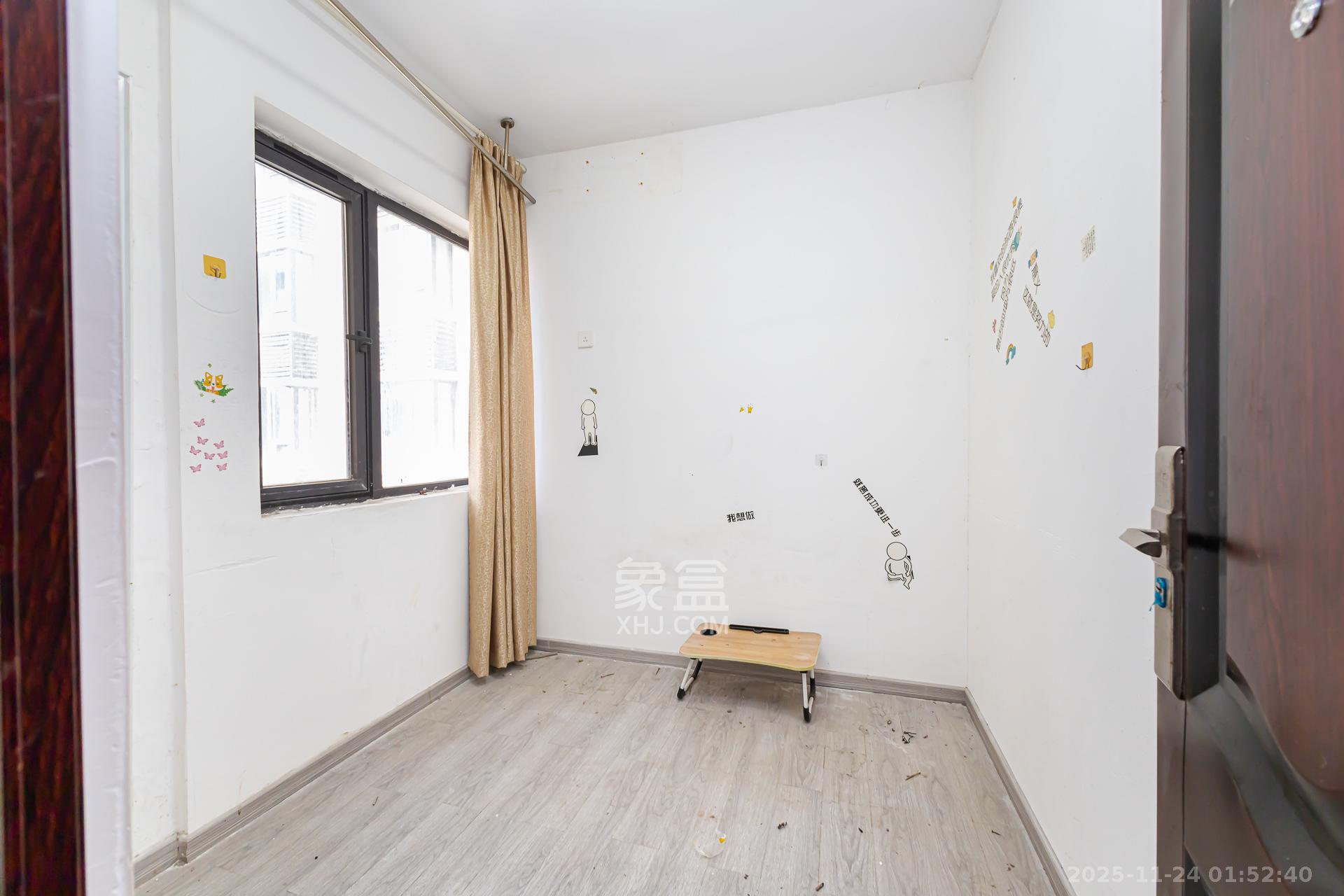 勤诚达境界城 3室2厅2卫 73.8万 勤诚达境界城 3室2厅2卫 73.8万卧室