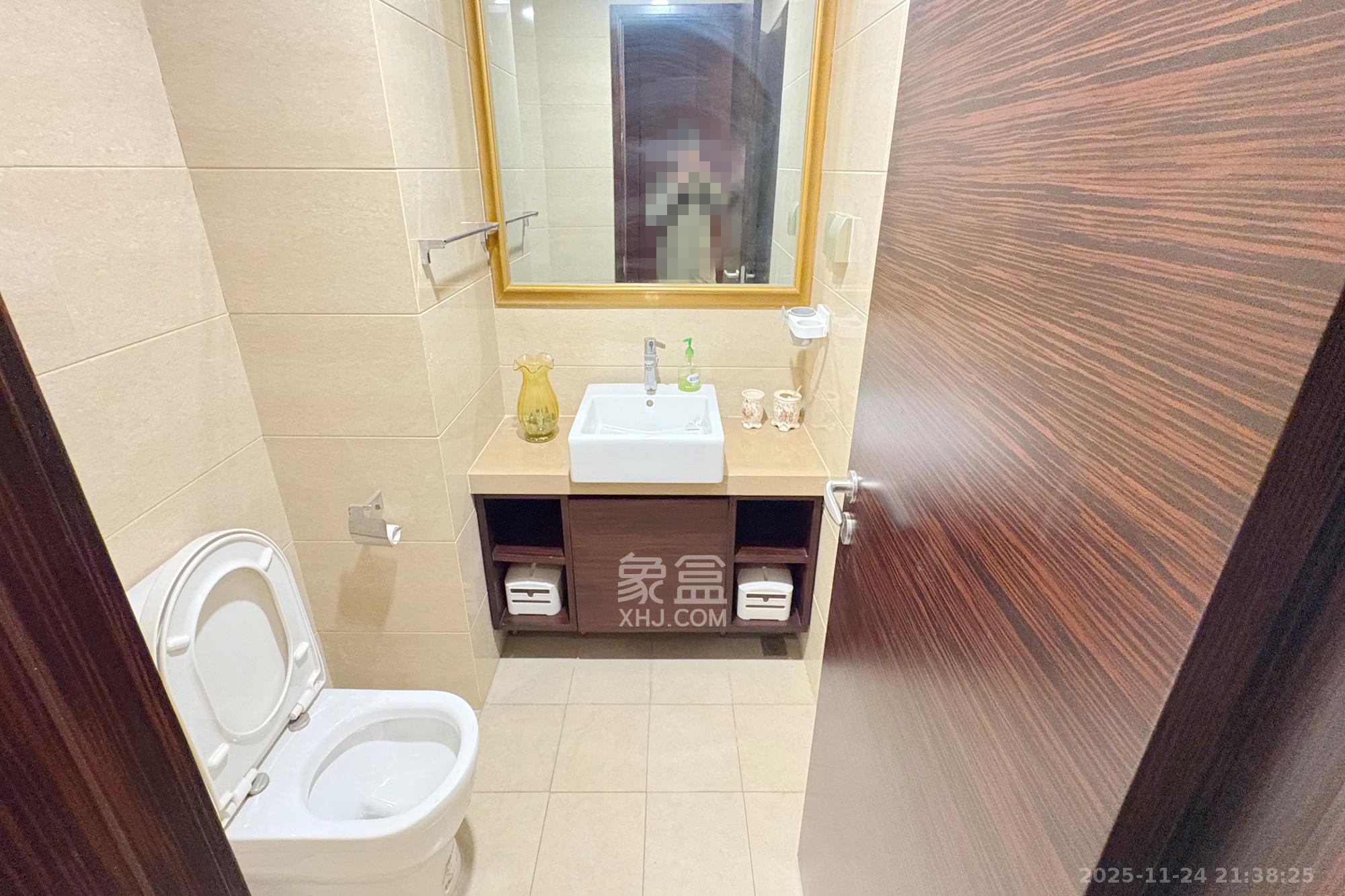 华远华中心  4室2厅5卫    600.0万其他