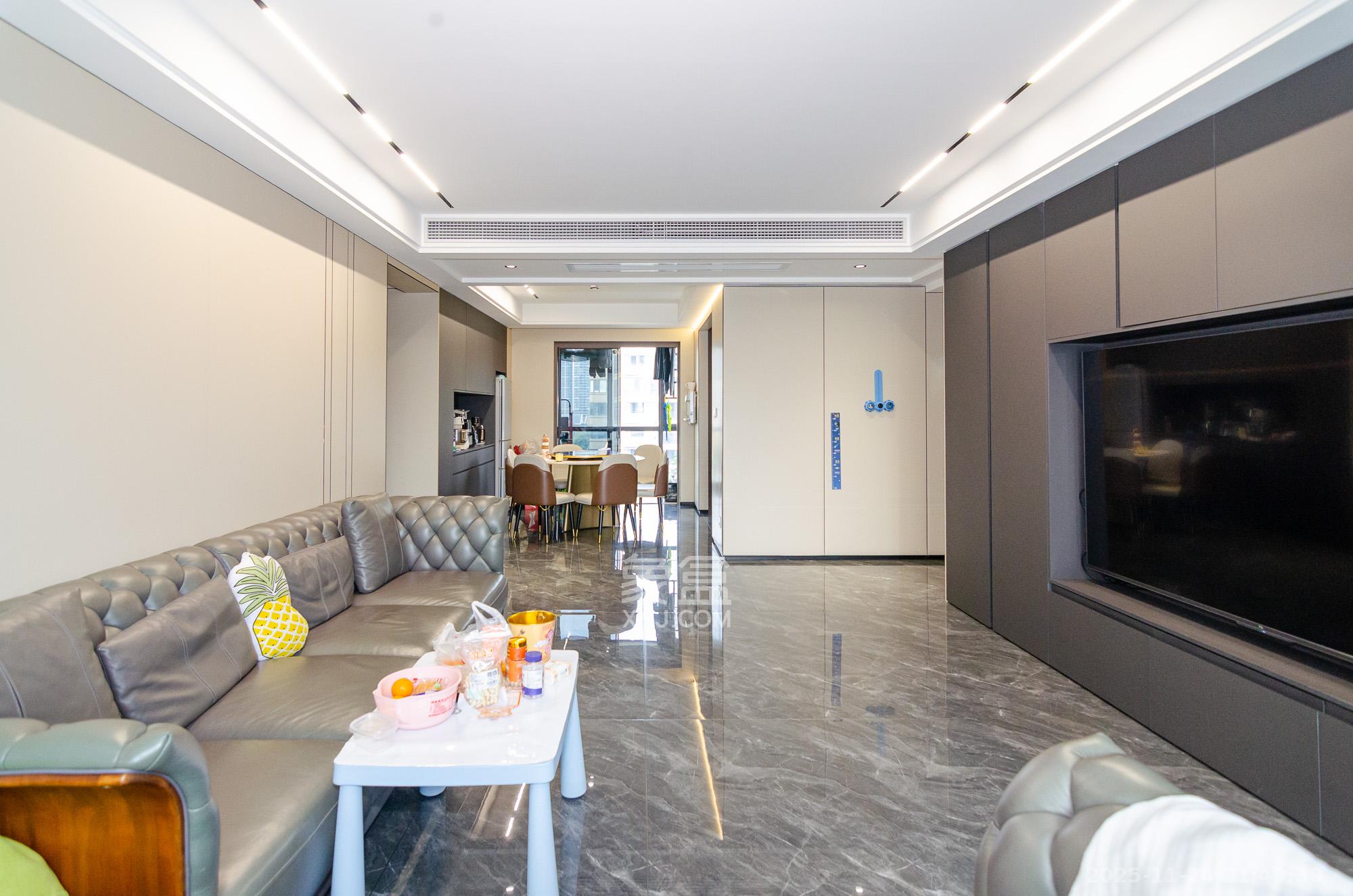 润和谷山郡（悦禧山庄水榭花都）  1室0厅2卫    125.0万客厅