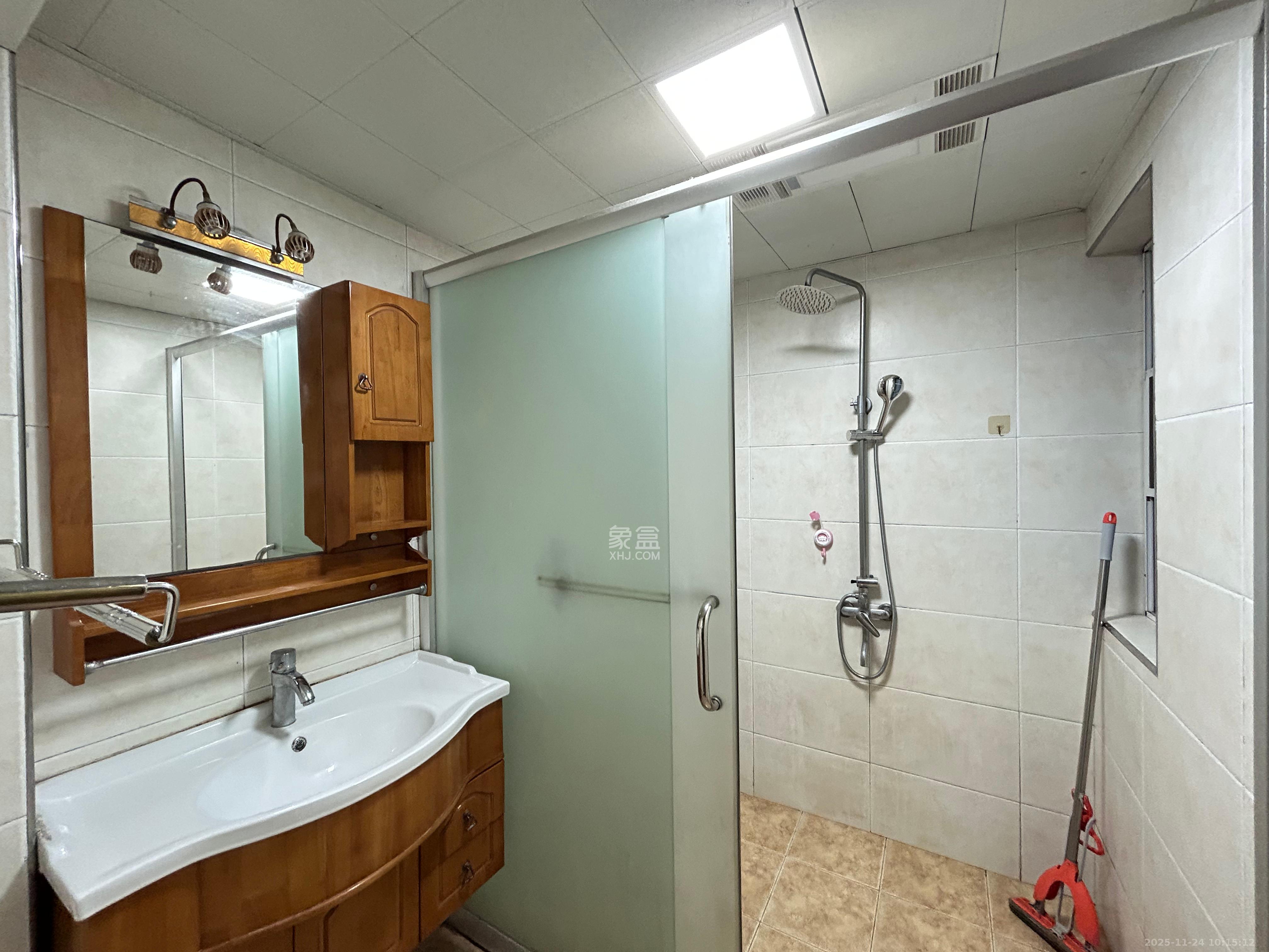 山水湾 2室2厅1卫 1600.0元/月 山水湾 2室2厅1卫 1600.0元/月室内图