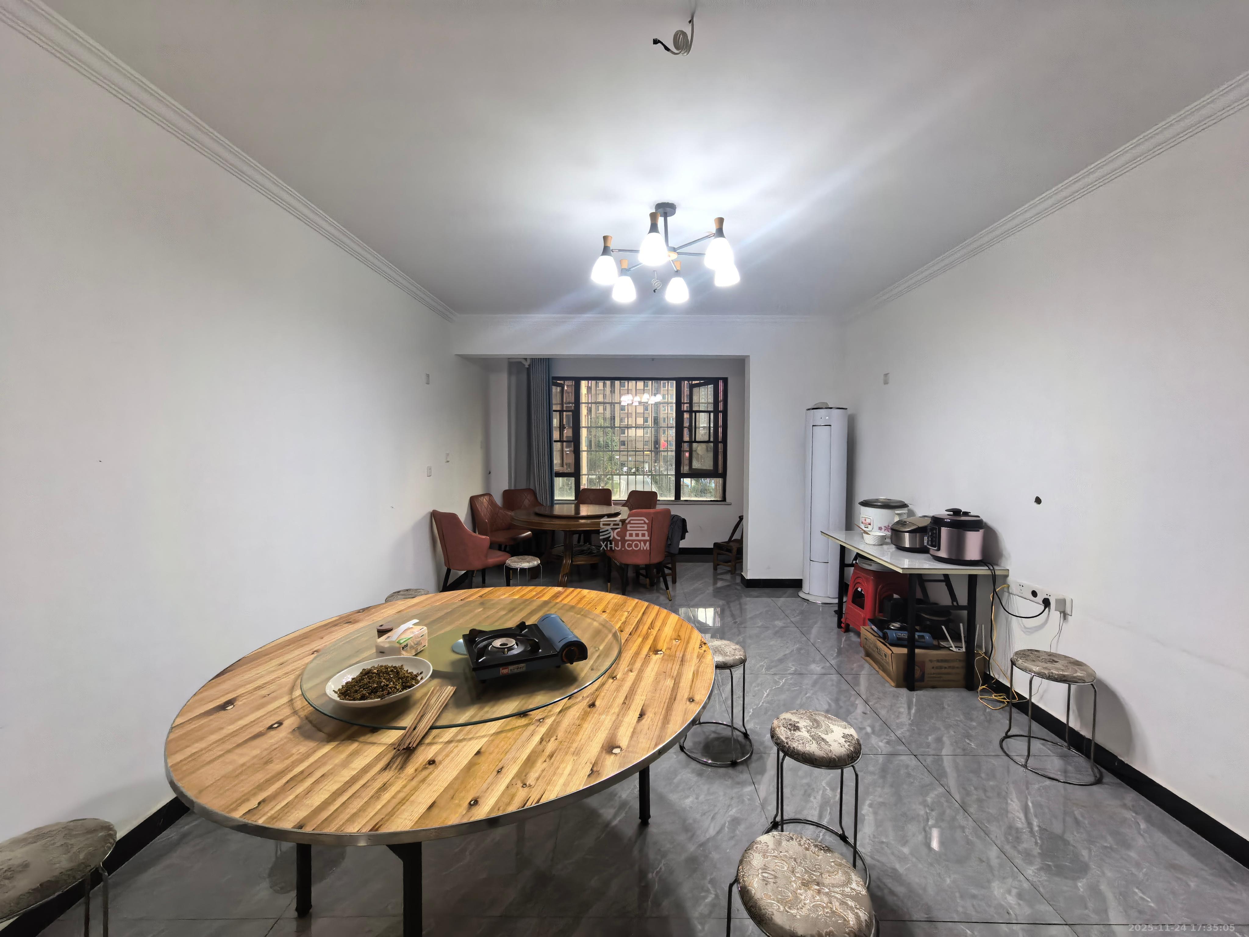 东宜新园  3室2厅2卫    2500.0元/月室内图